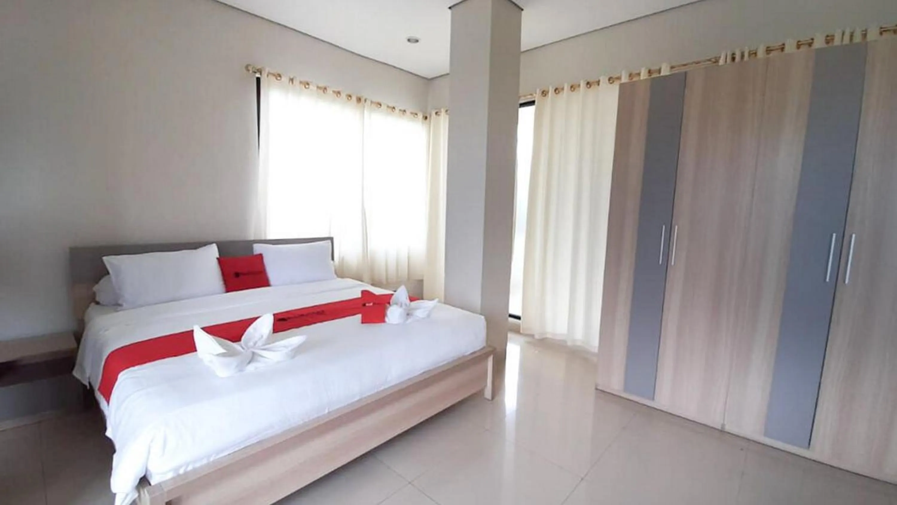 Bedroom, Bed in RedDoorz Plus @ Bitung City Center