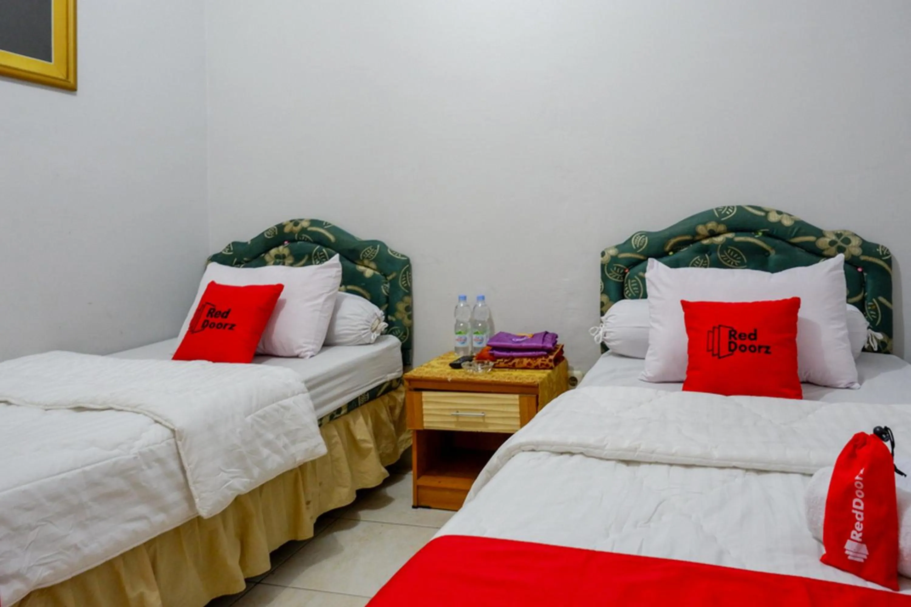 Bed in RedDoorz @ Hotel Aulia Majene