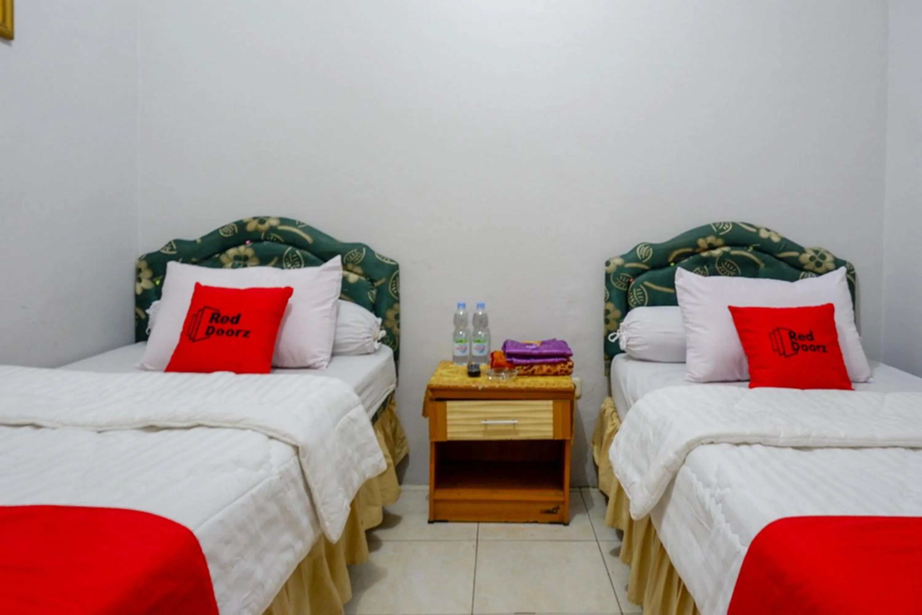 Bed in RedDoorz @ Hotel Aulia Majene