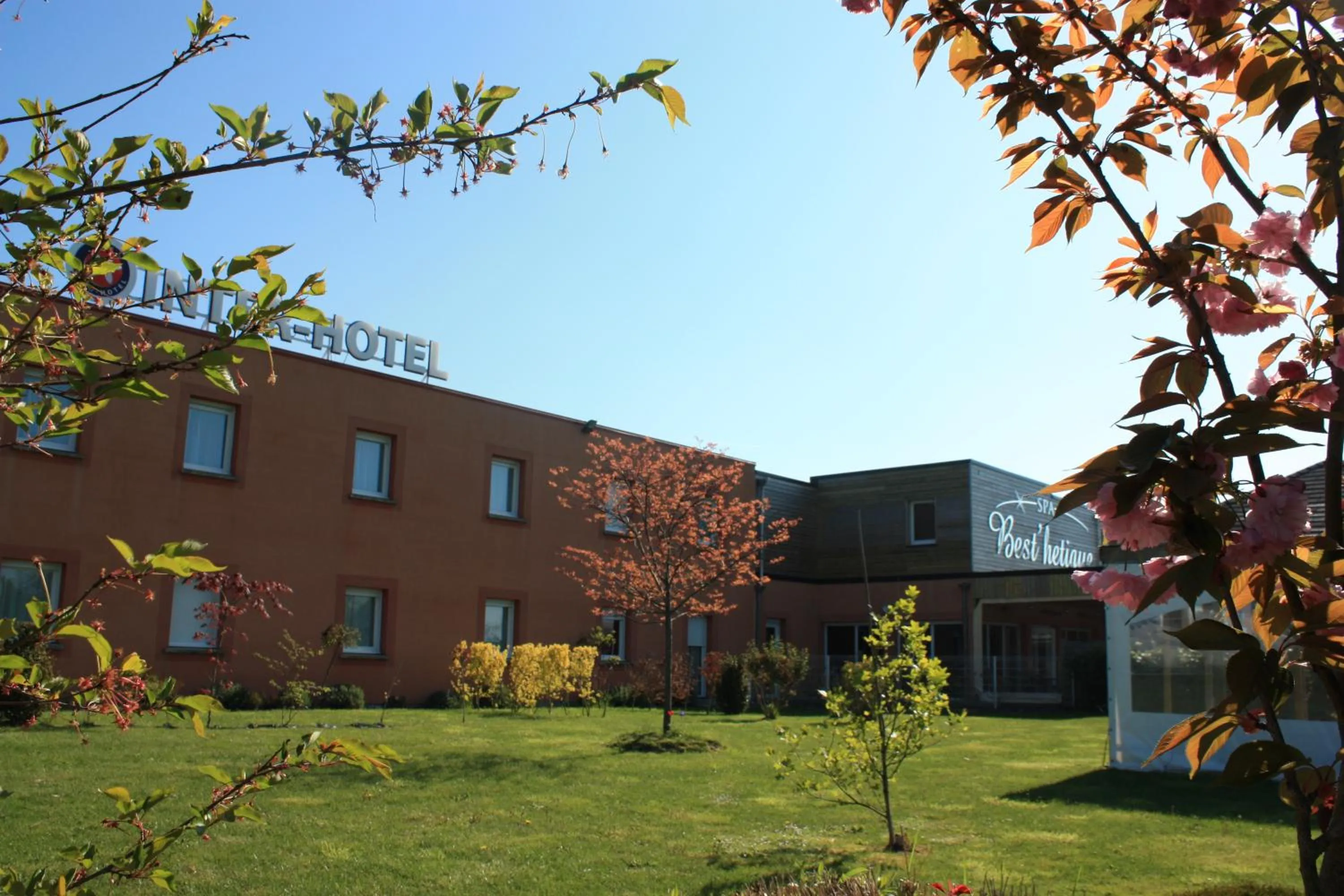 Facade/entrance in Relax Hôtel Beuzeville Honfleur