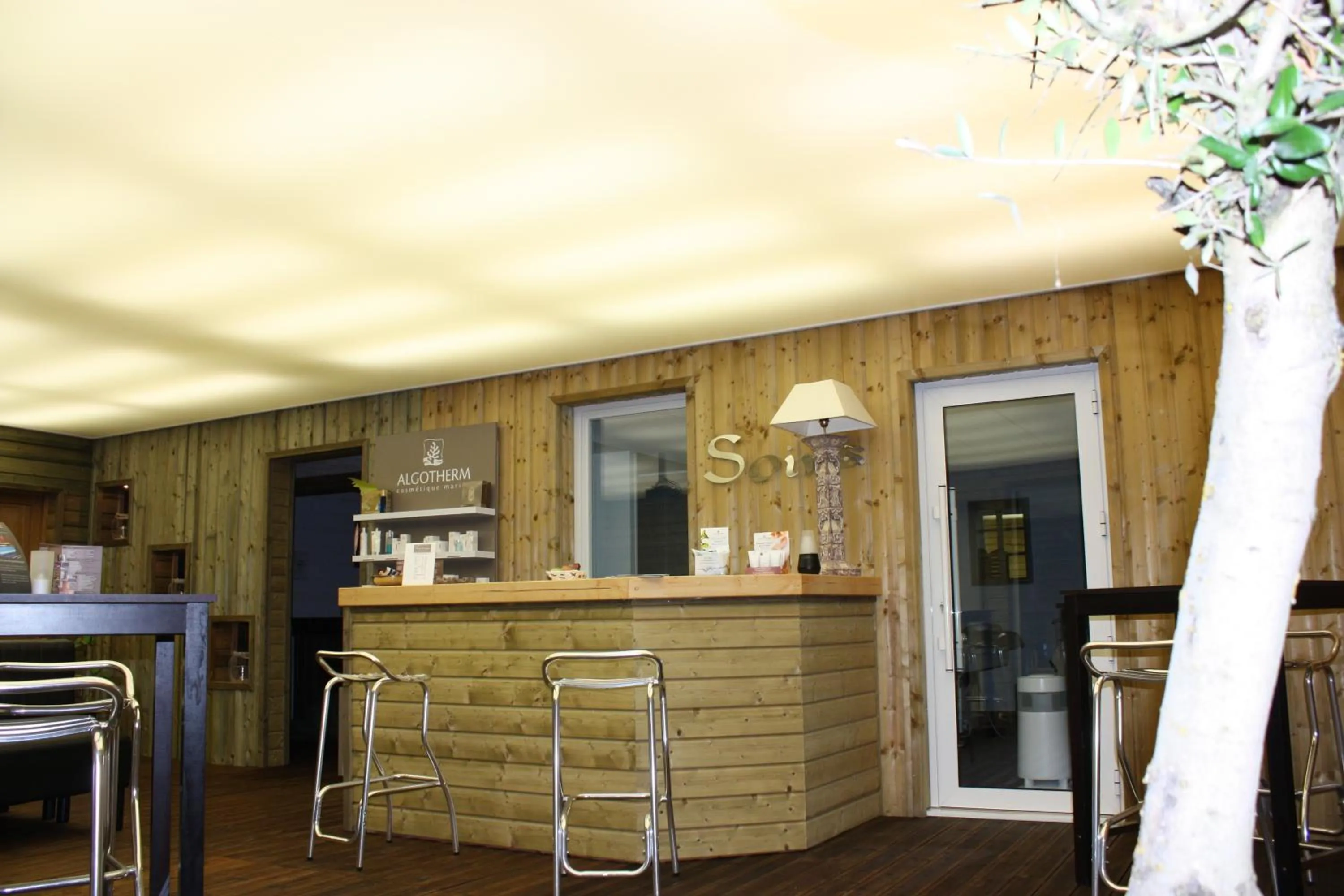 Lobby or reception in Relax Hôtel Beuzeville Honfleur