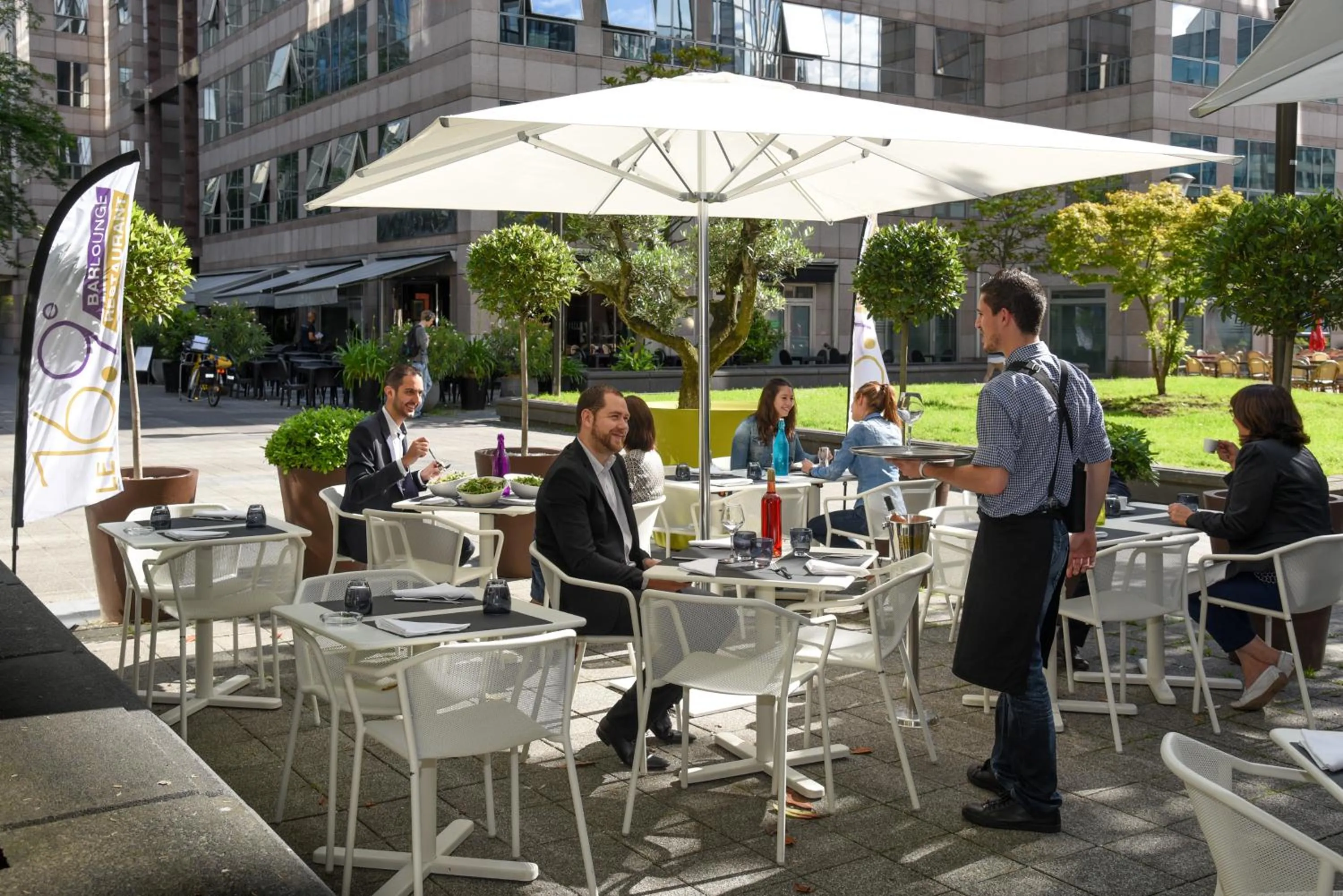 Restaurant/places to eat in AppartHotel Mercure Paris Boulogne