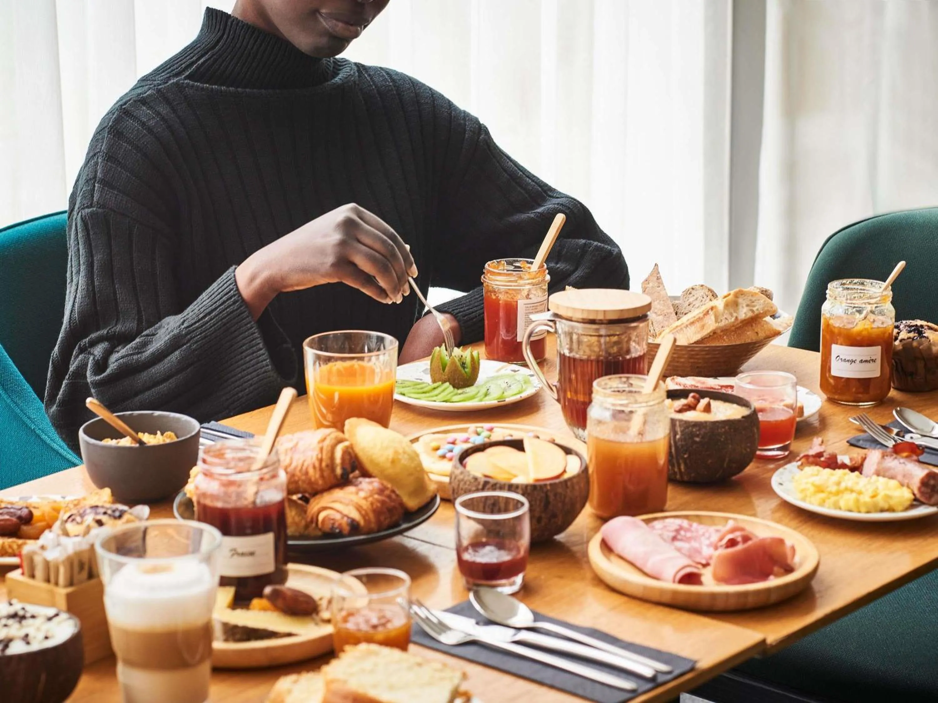 Breakfast in AppartHotel Mercure Paris Boulogne