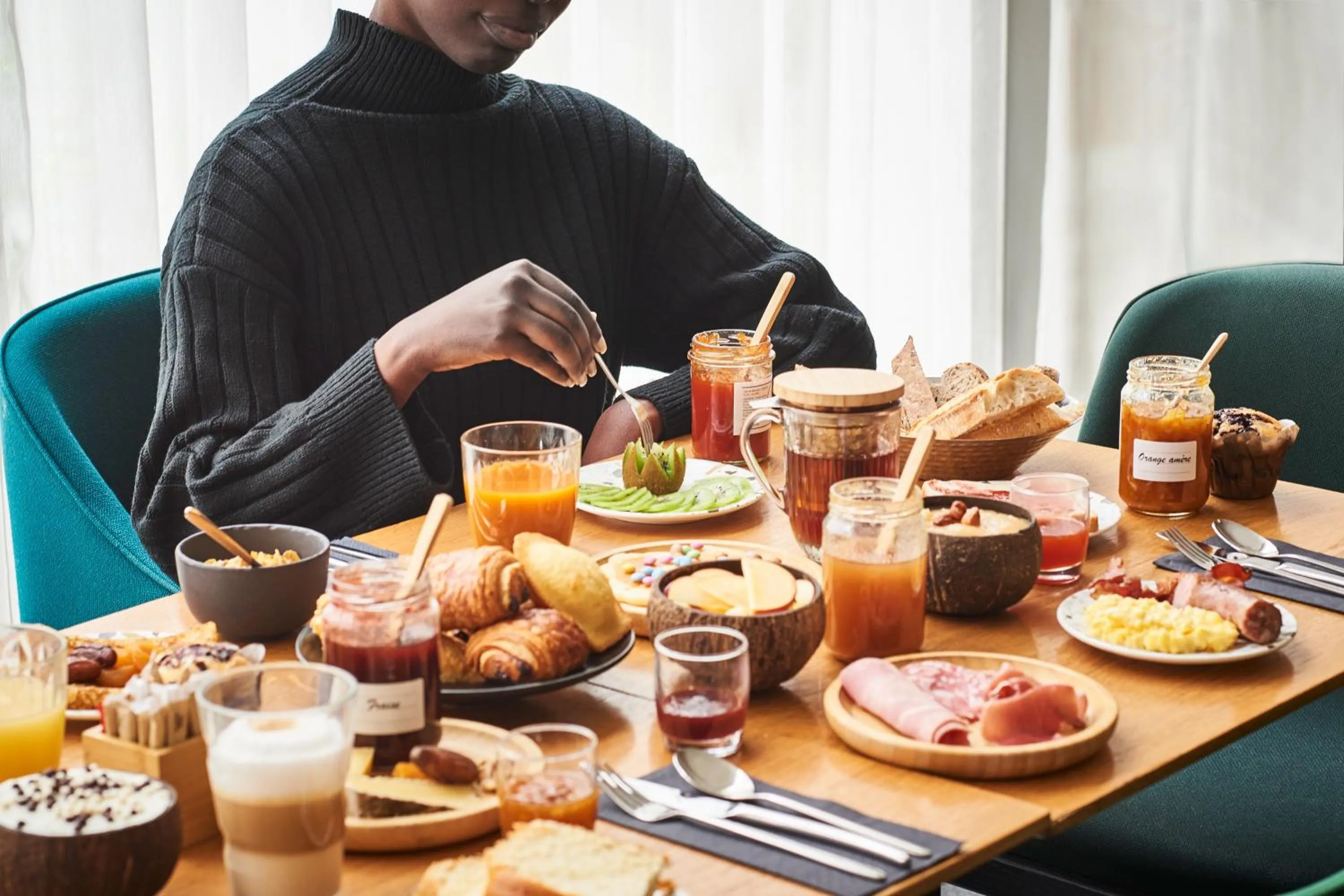 Buffet breakfast in AppartHotel Mercure Paris Boulogne