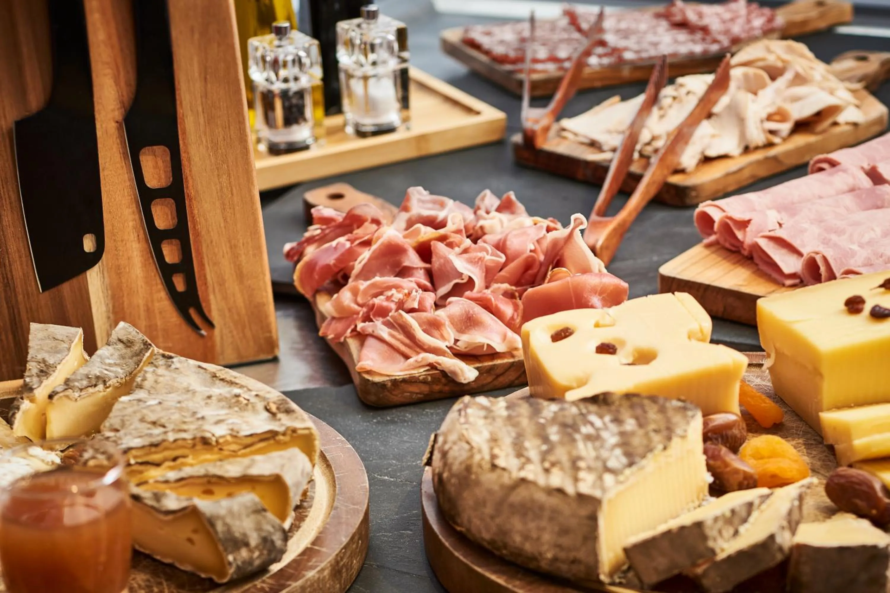 Breakfast in AppartHotel Mercure Paris Boulogne