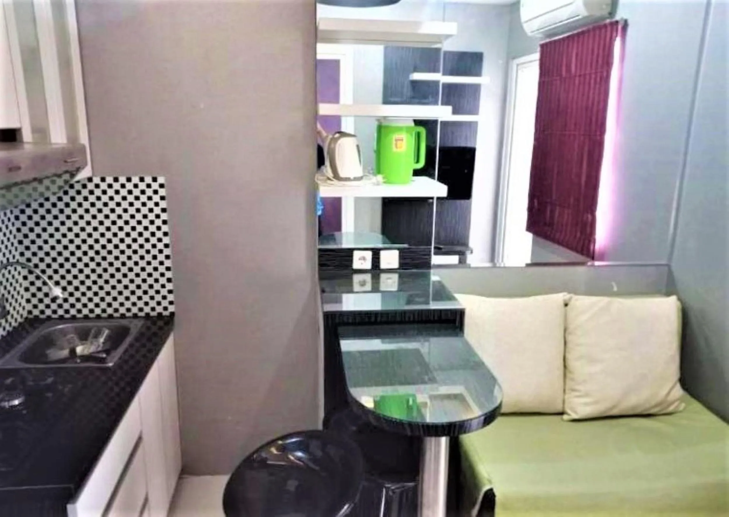 Kitchen or kitchenette in Green Pramuka Apartement By Vici