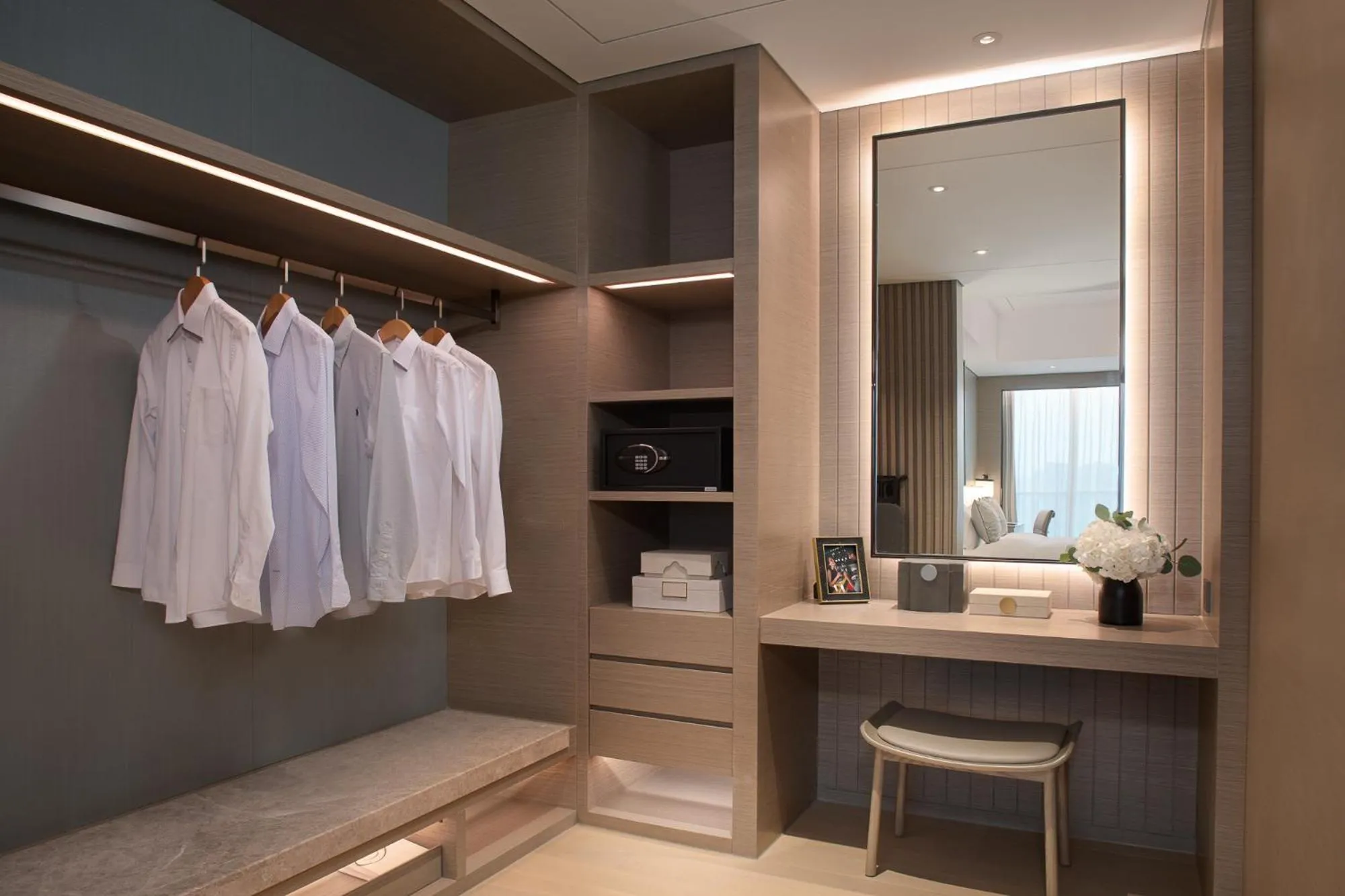 wardrobe in Fraser Residence Chengdu