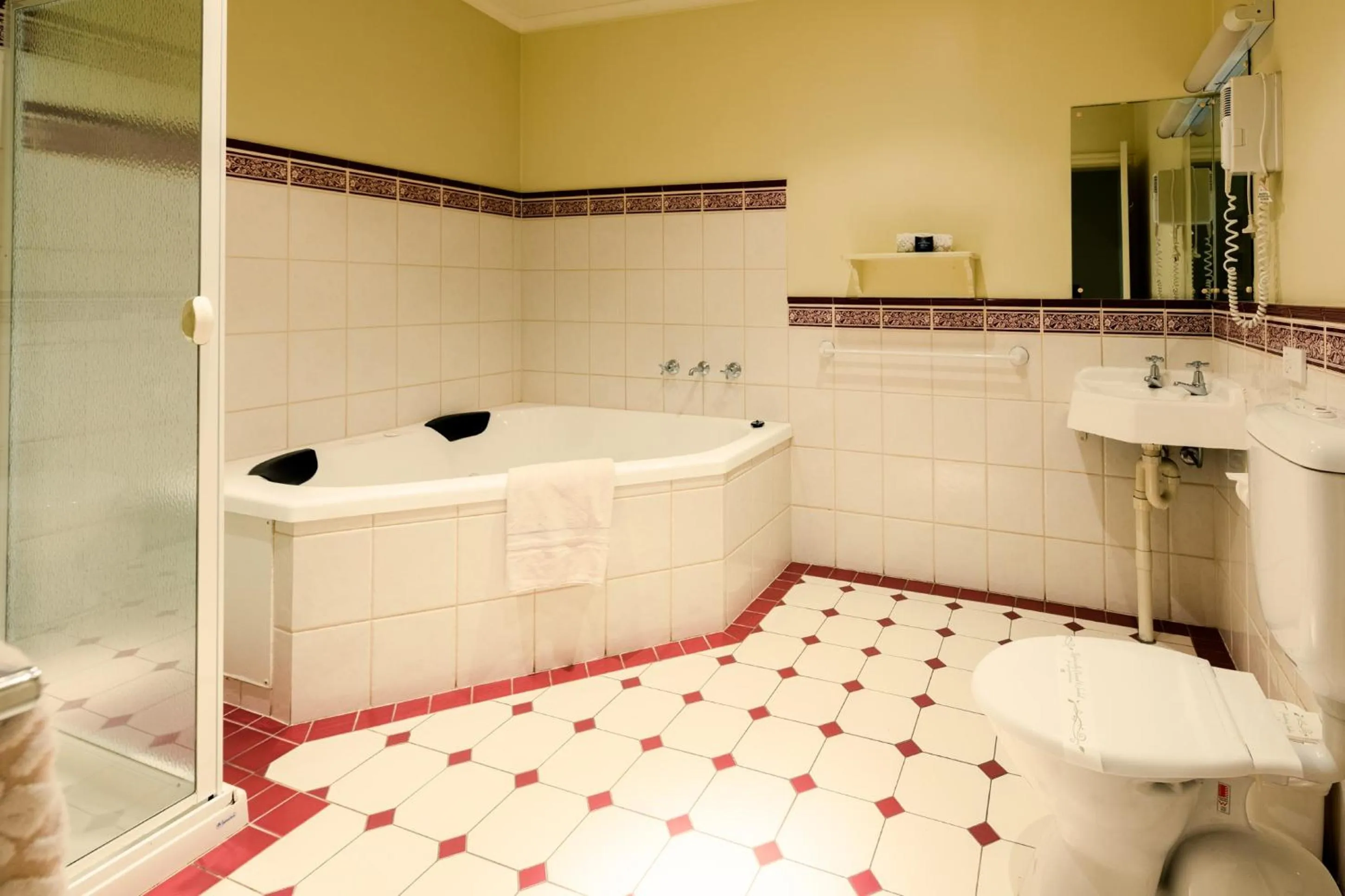 Castlemaine Colonial Motel