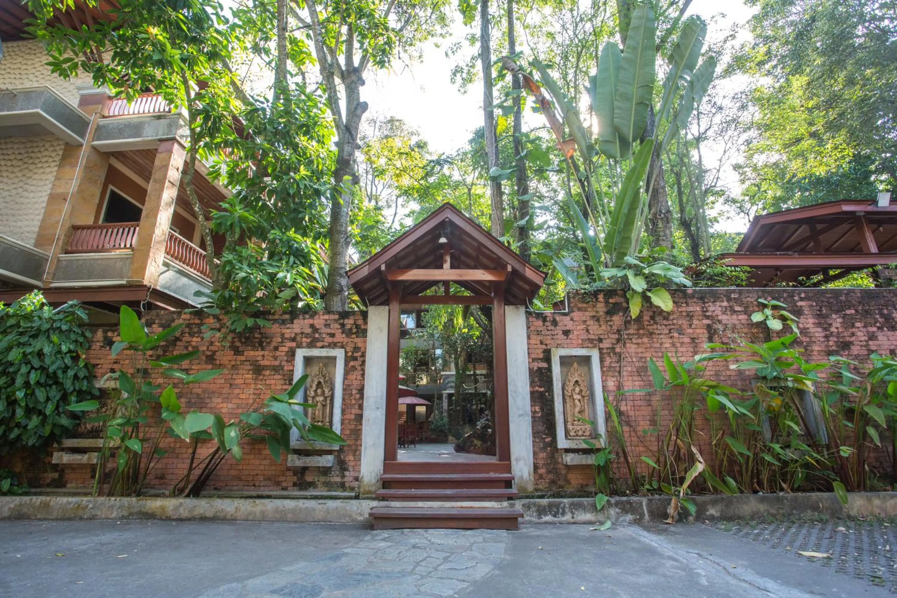 Property building in 100 Islands Resort & Spa