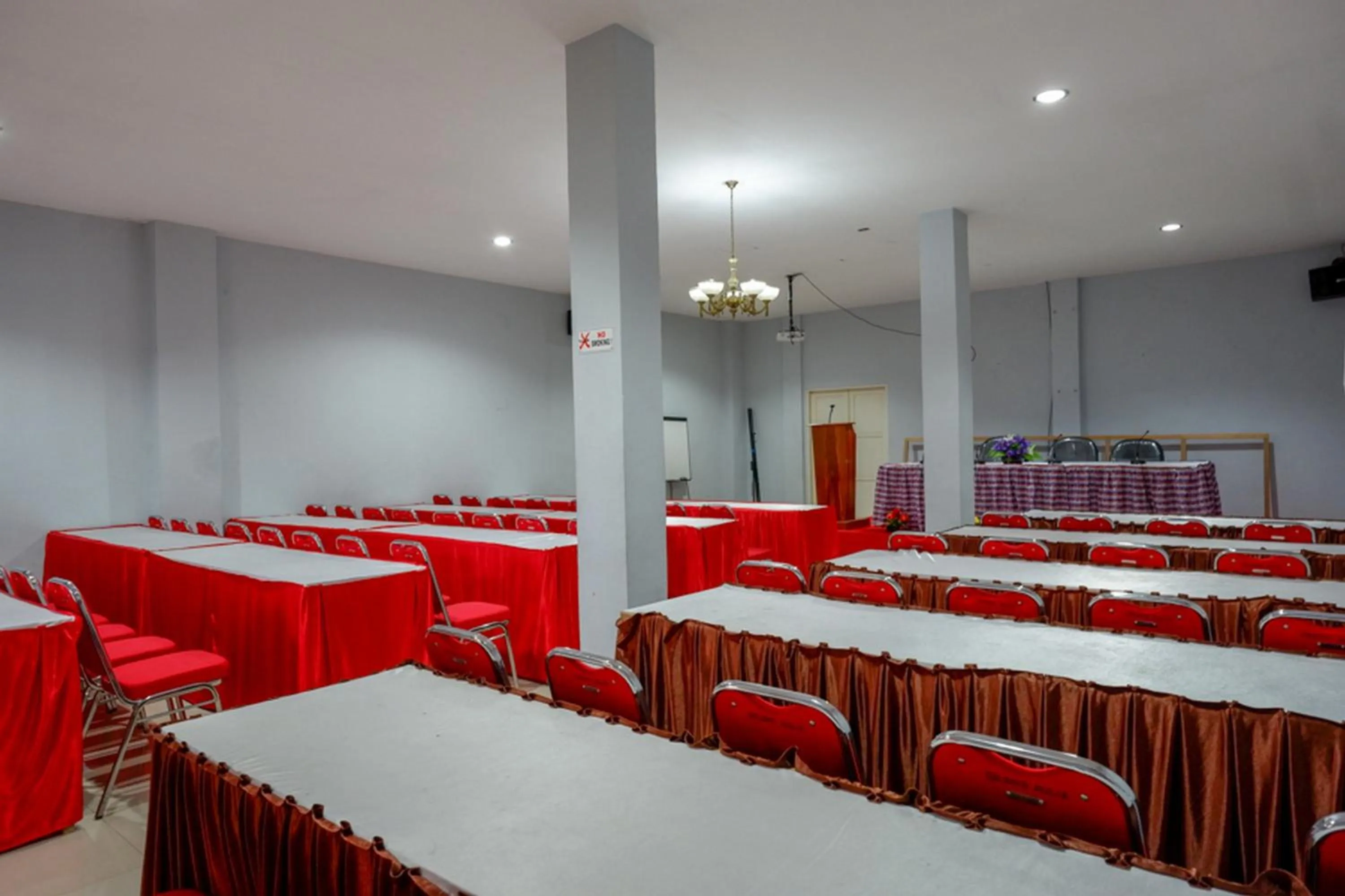 RedDoorz @ Hotel Grand Aulia Majene