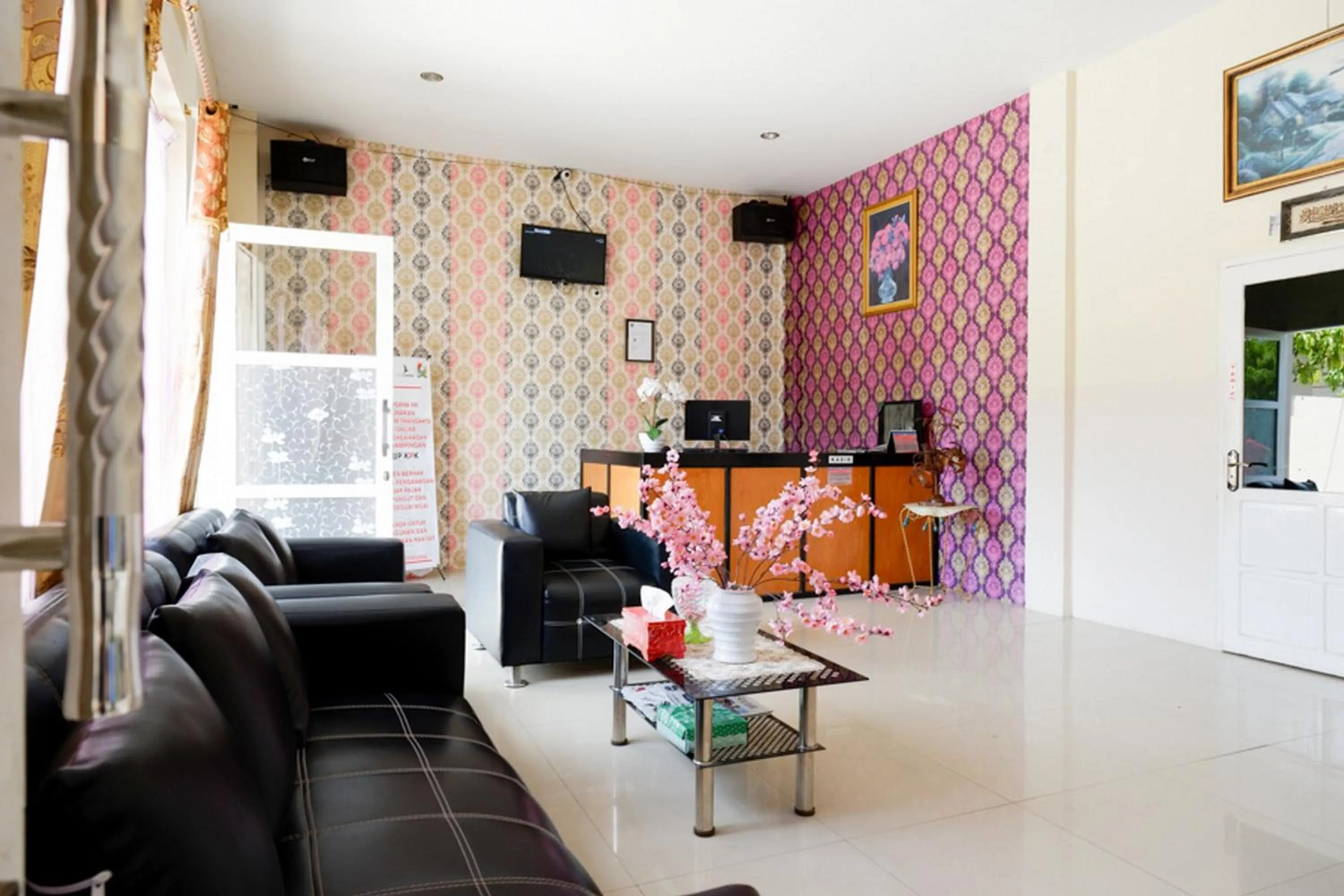 RedDoorz @ Hotel Grand Aulia Majene