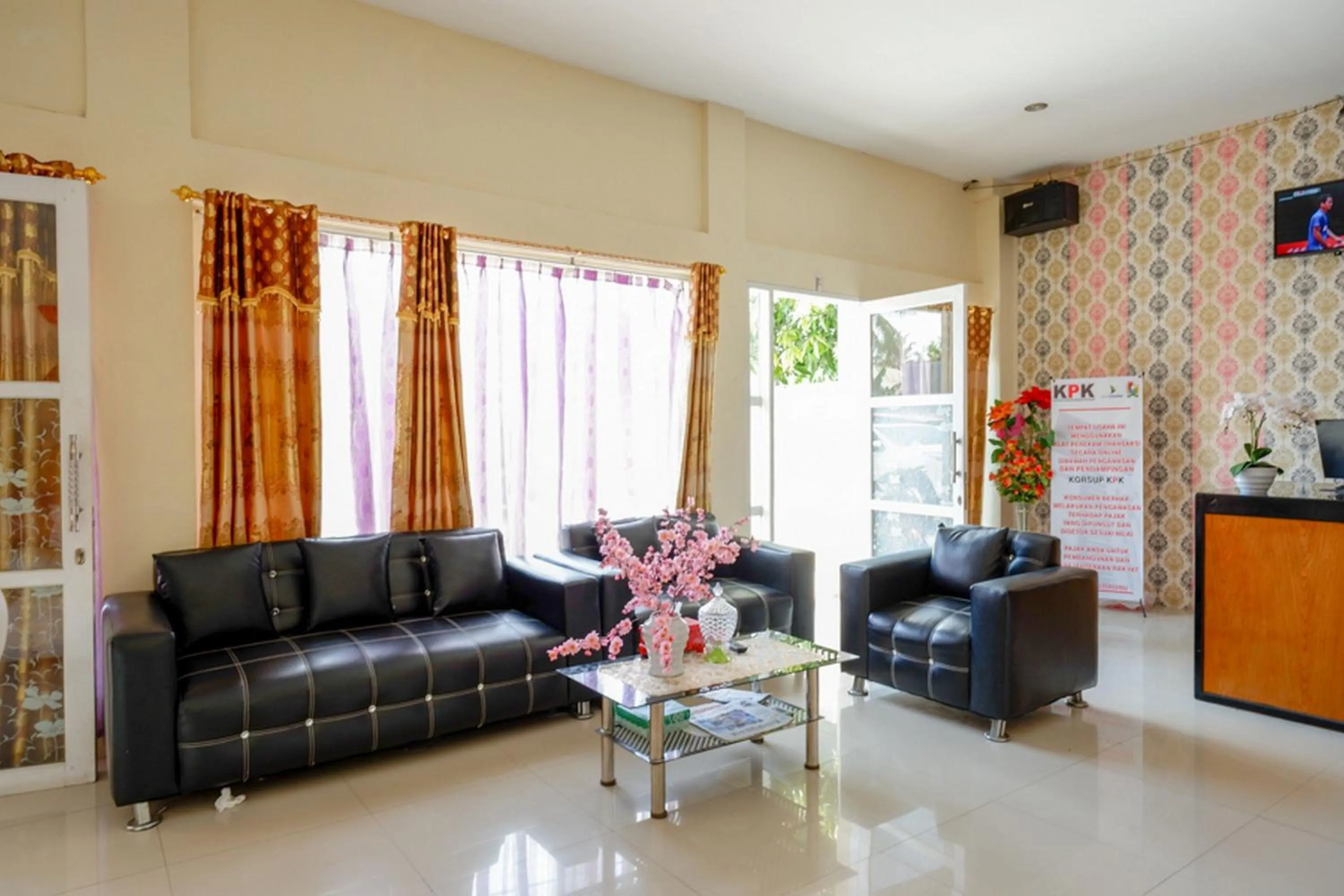 RedDoorz @ Hotel Grand Aulia Majene