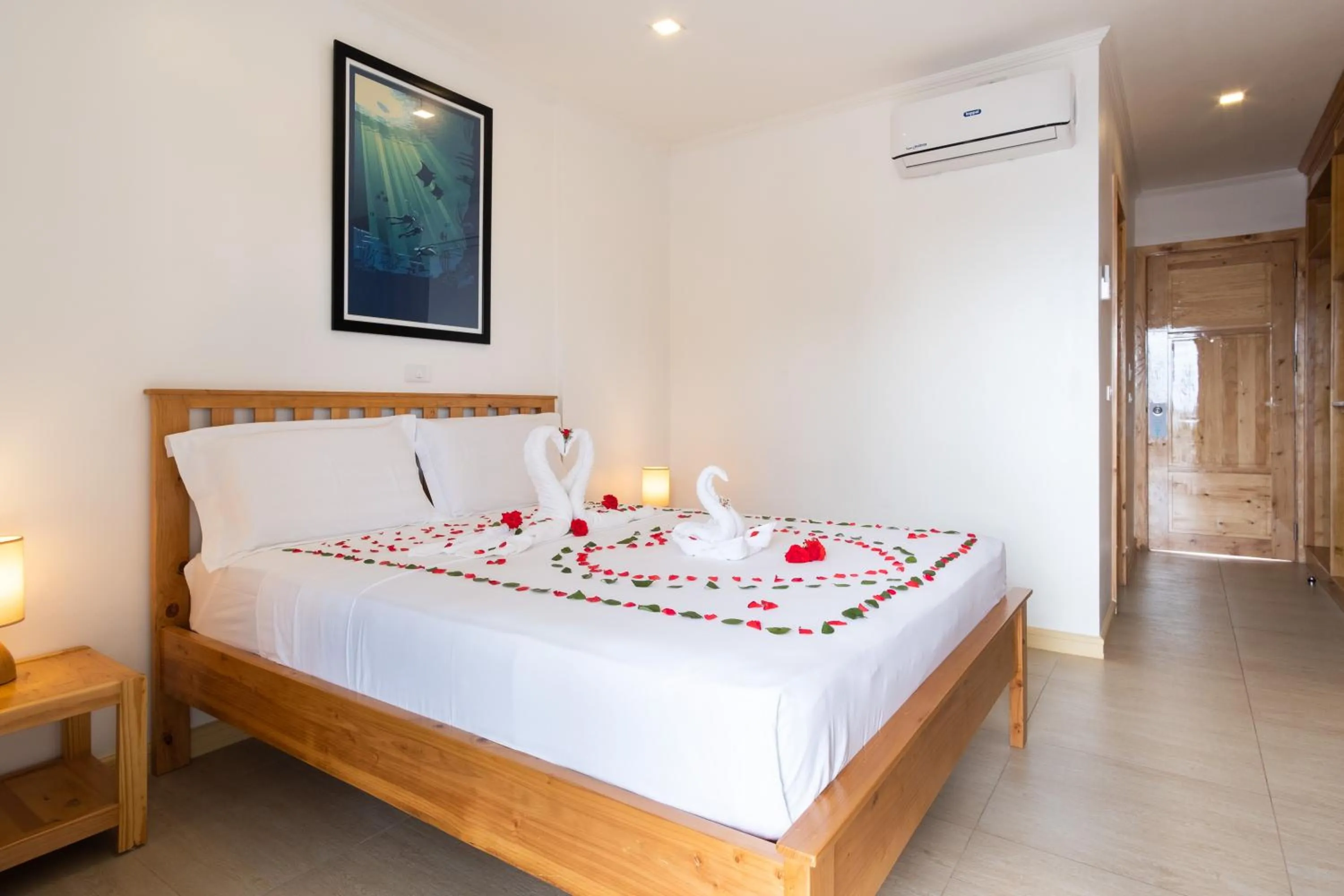 Bed in Cebu Seaview Dive Resort