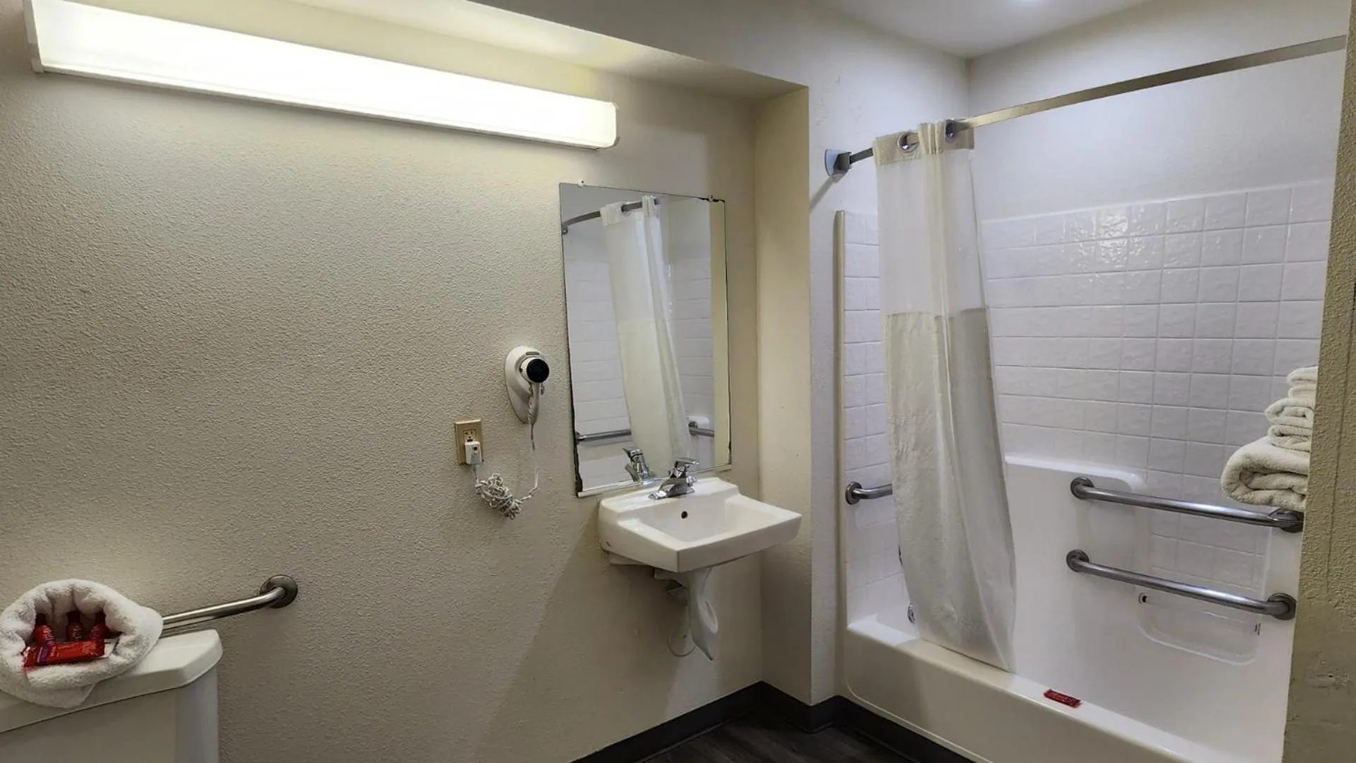 Bathroom in SureStay by Best Western Sacramento South Natomas