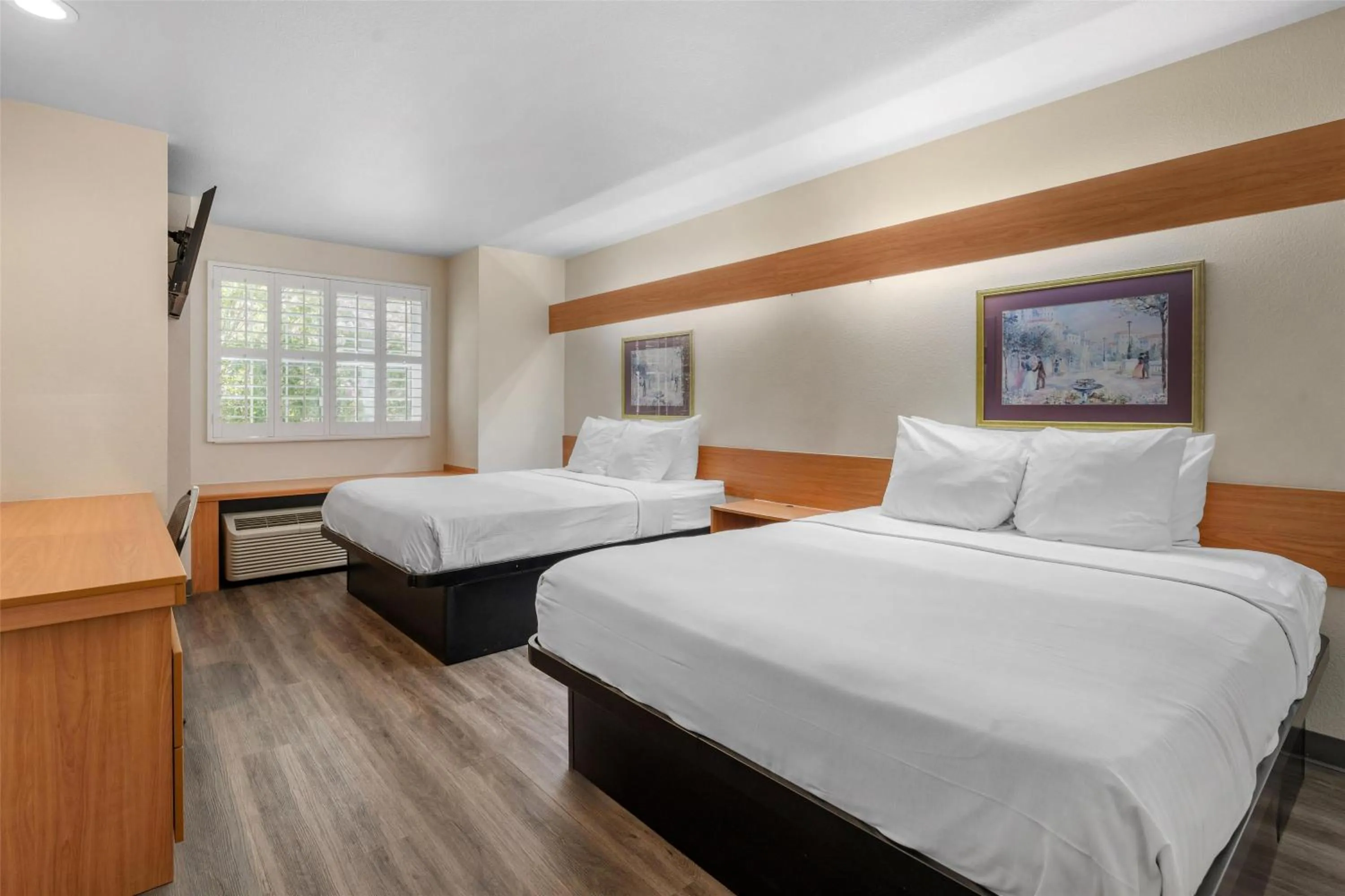 Bedroom, Bed in SureStay by Best Western Sacramento South Natomas