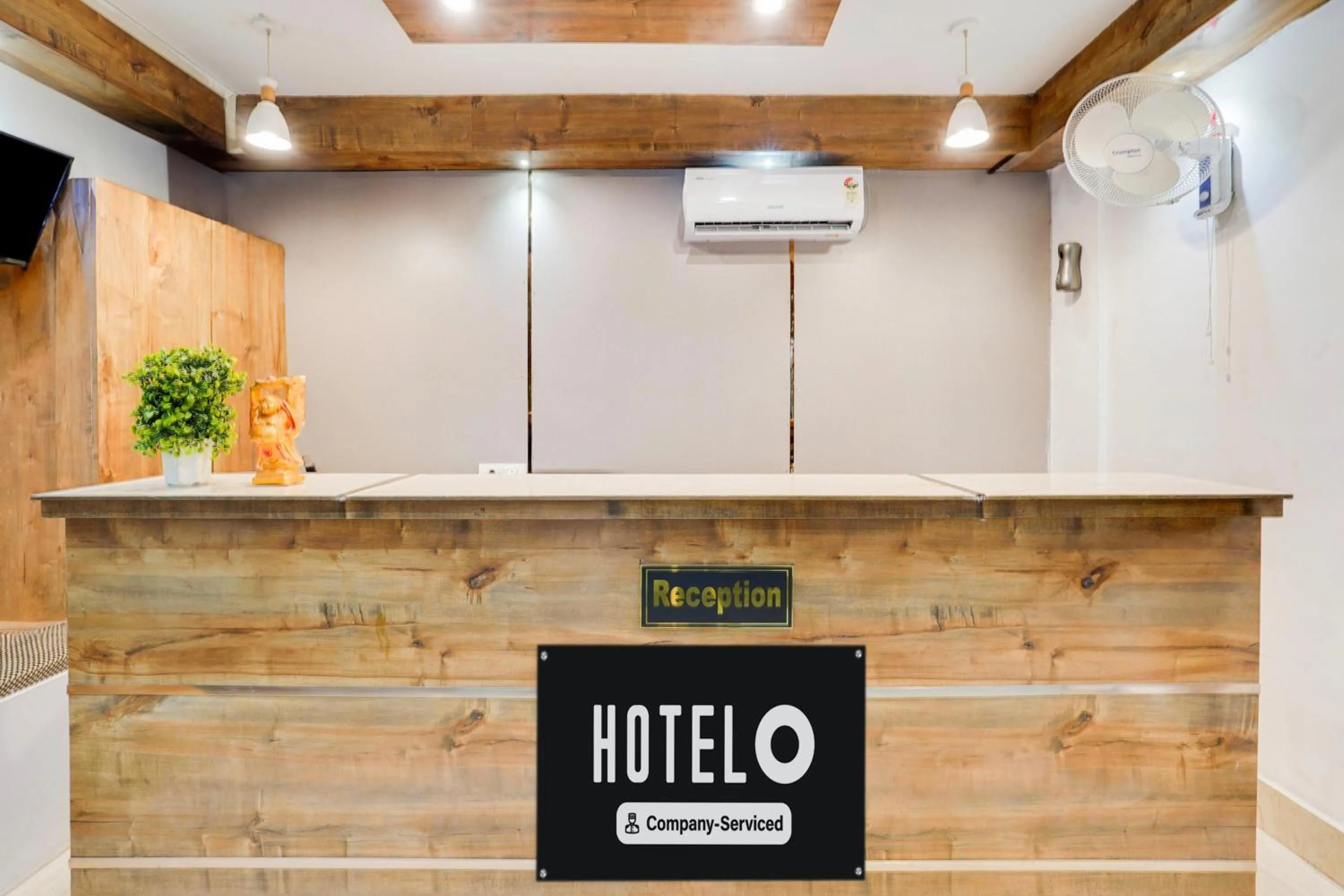 Lobby or reception in Super Hotel O Upper Bazar formerly RR Residency