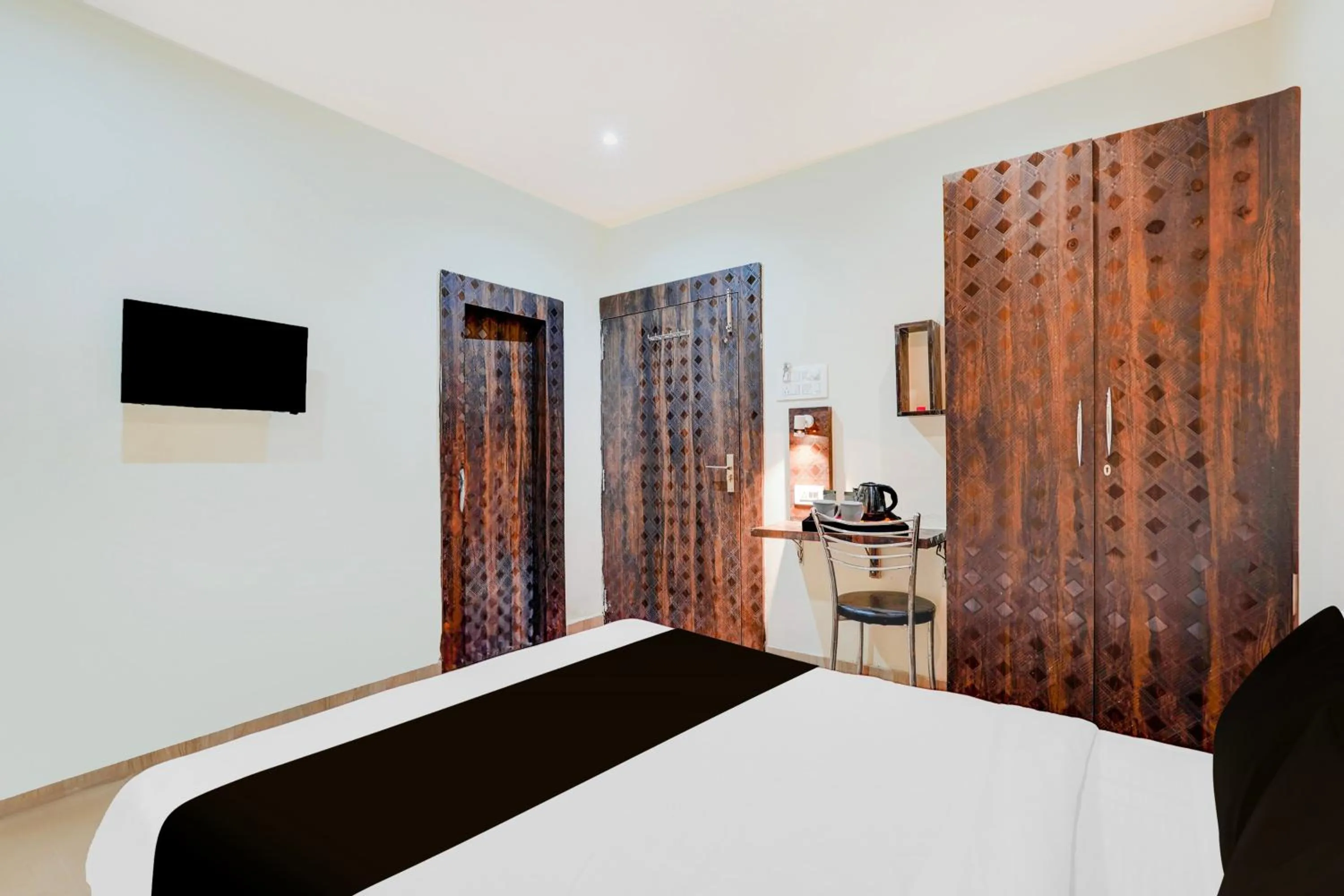 Bedroom, Bed in Super Hotel O Upper Bazar formerly RR Residency