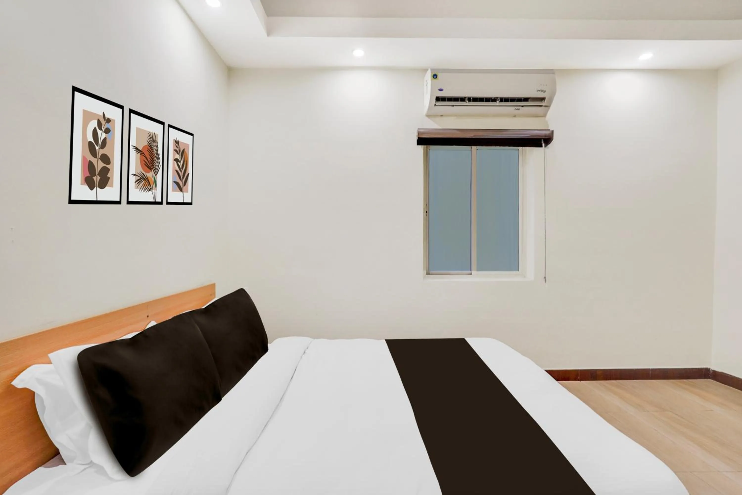 Bedroom, Bed in Super Hotel O Upper Bazar formerly RR Residency