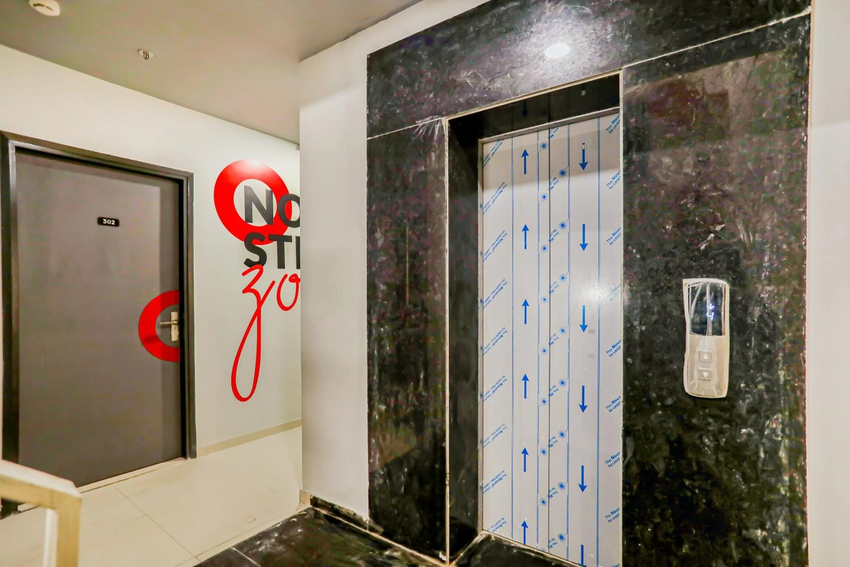 Lobby or reception in Collection O Le Noida Hotel Near Sector 76 Metro Station