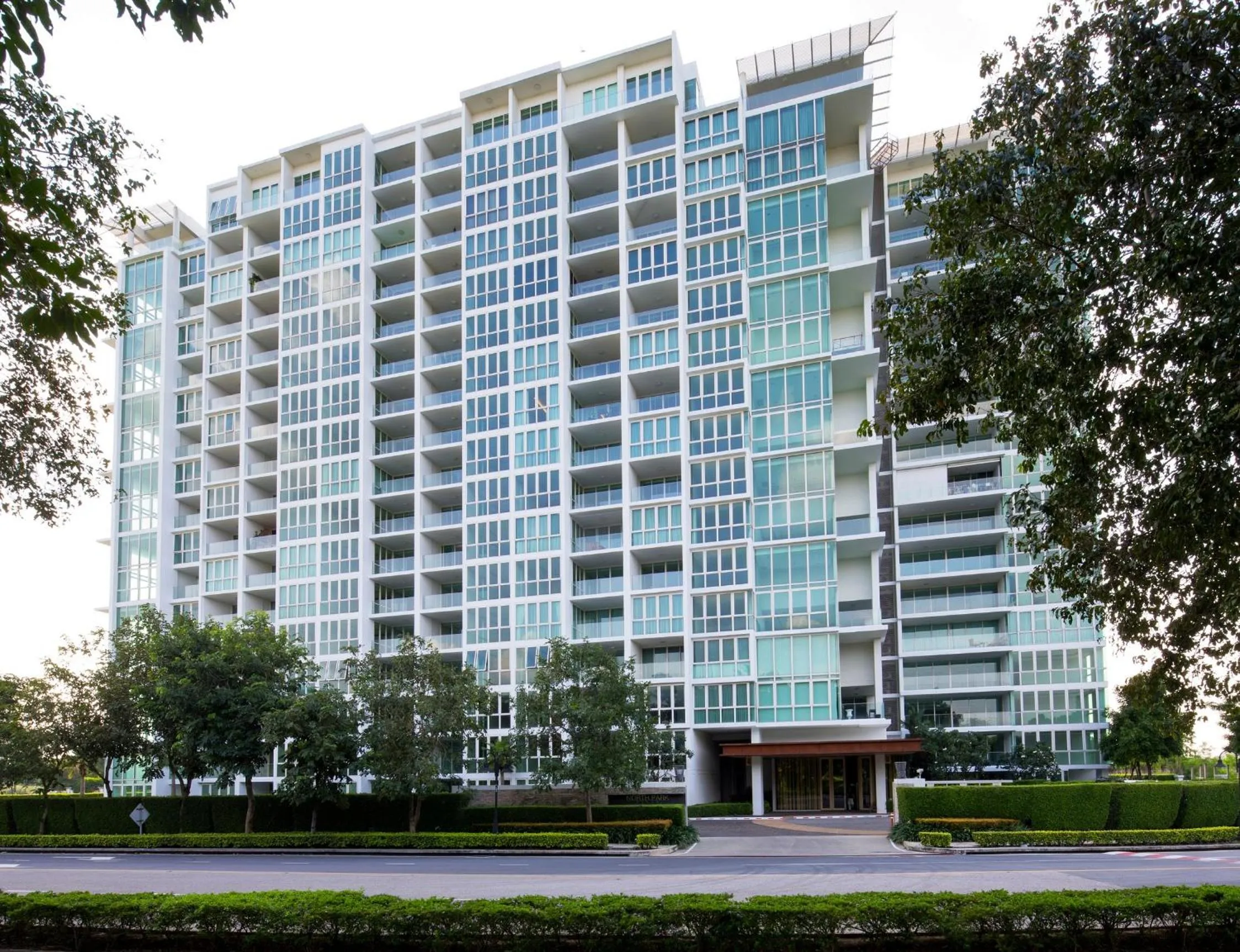 Property building in North Park Serviced Apartment Bangkok