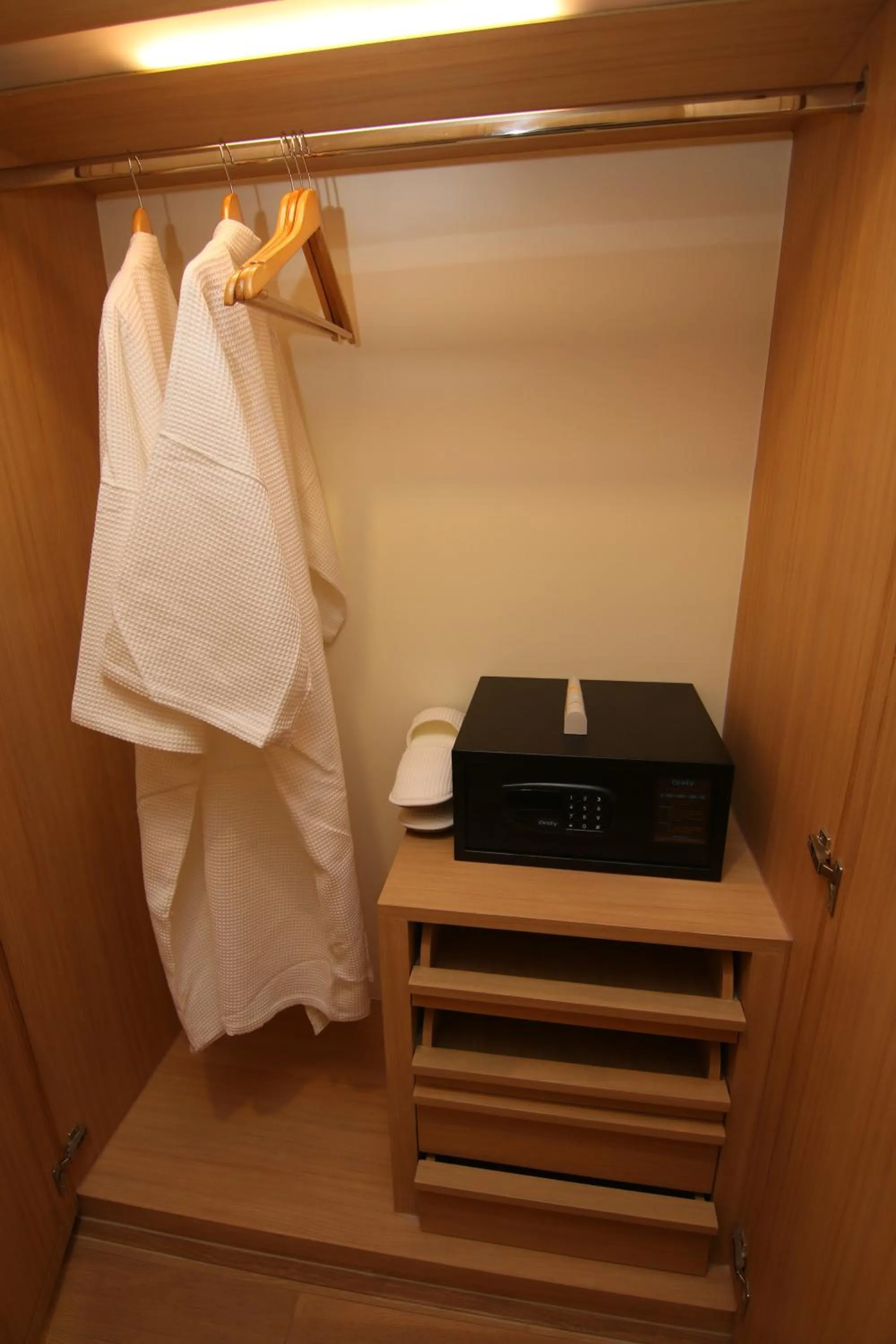 wardrobe in North Park Serviced Apartment Bangkok