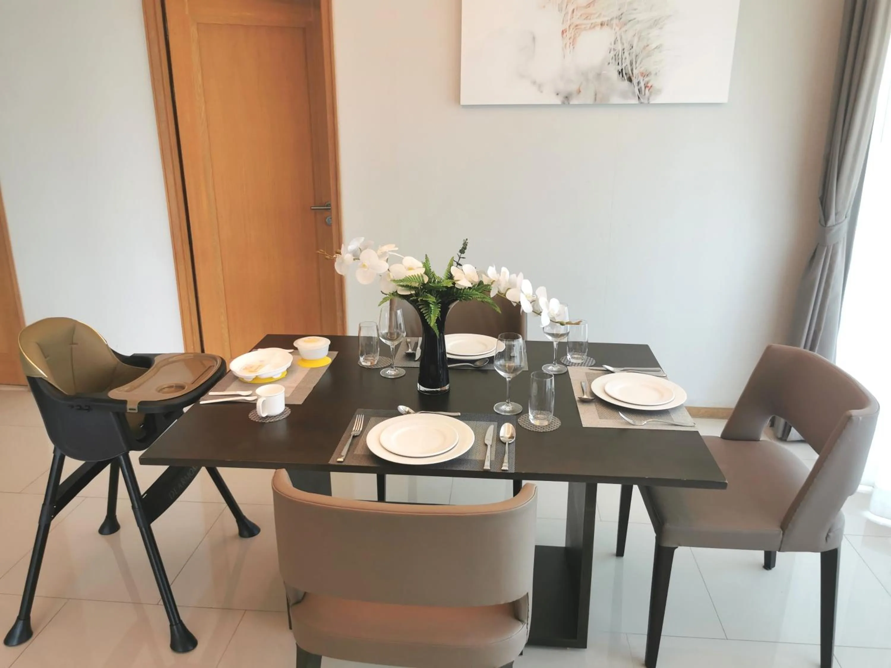 Dining area in North Park Serviced Apartment Bangkok