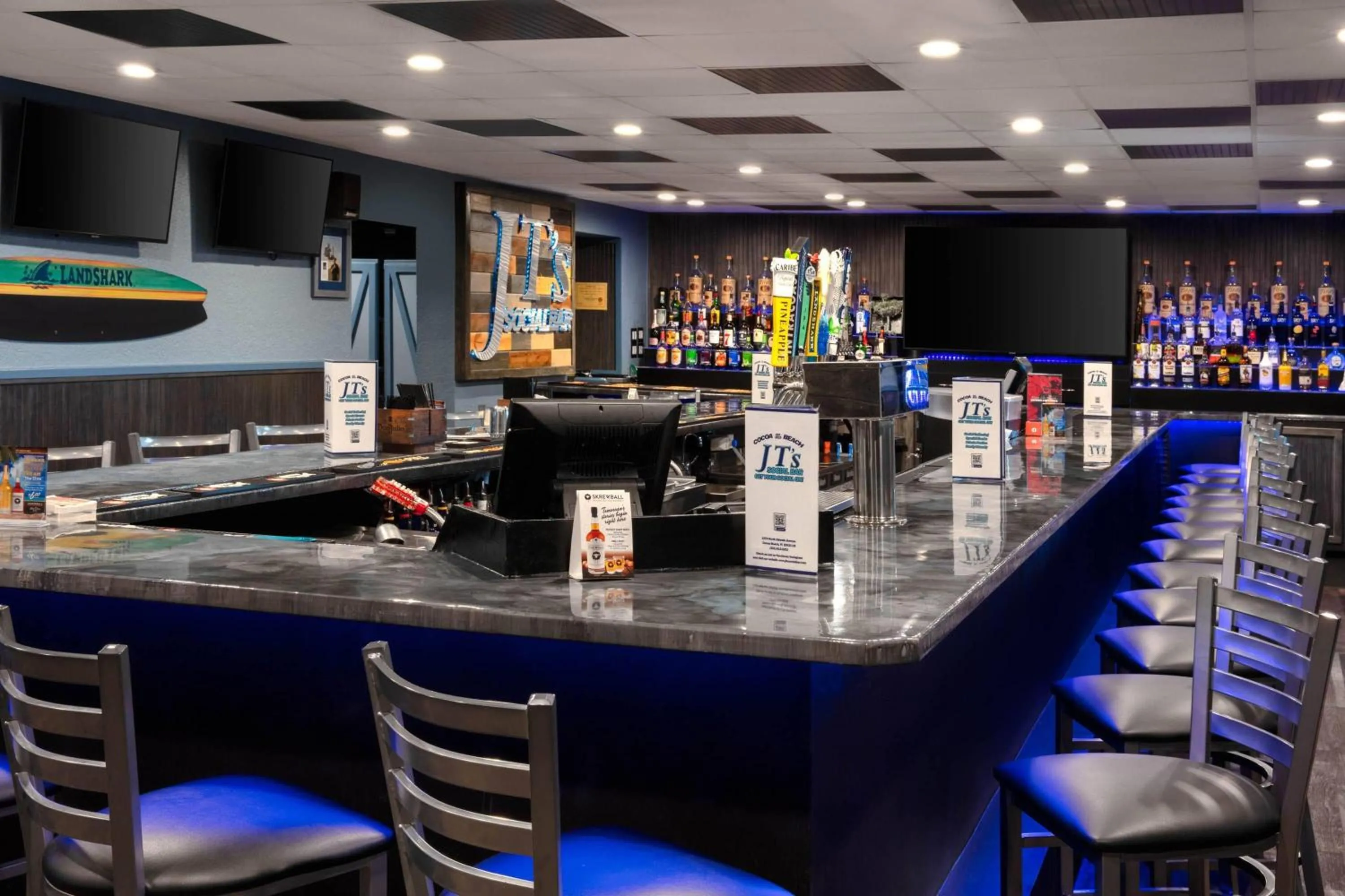 Lounge or bar in La Quinta Inn by Wyndham Cocoa Beach-Port Canaveral