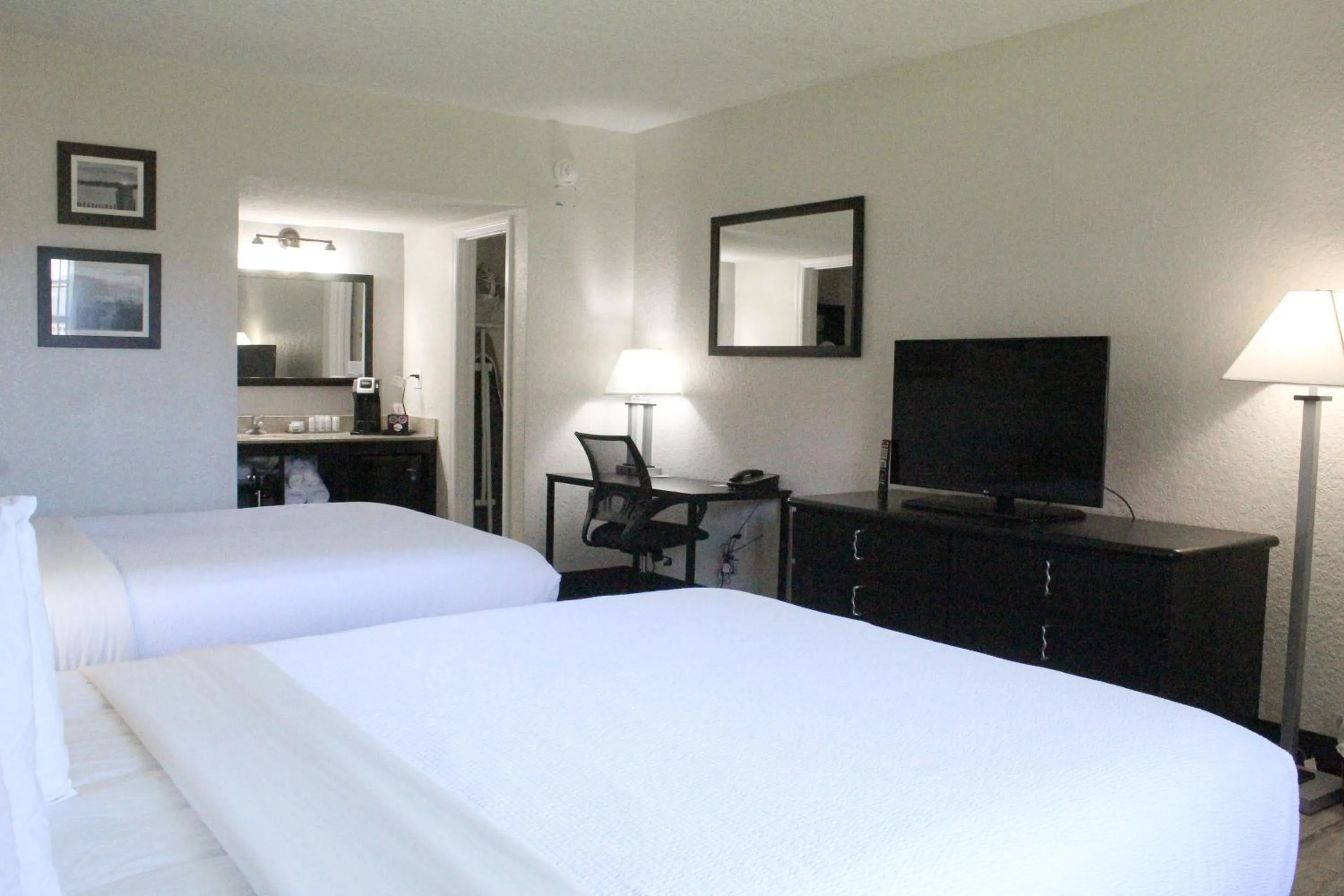 Bed in La Quinta Inn by Wyndham Cocoa Beach-Port Canaveral