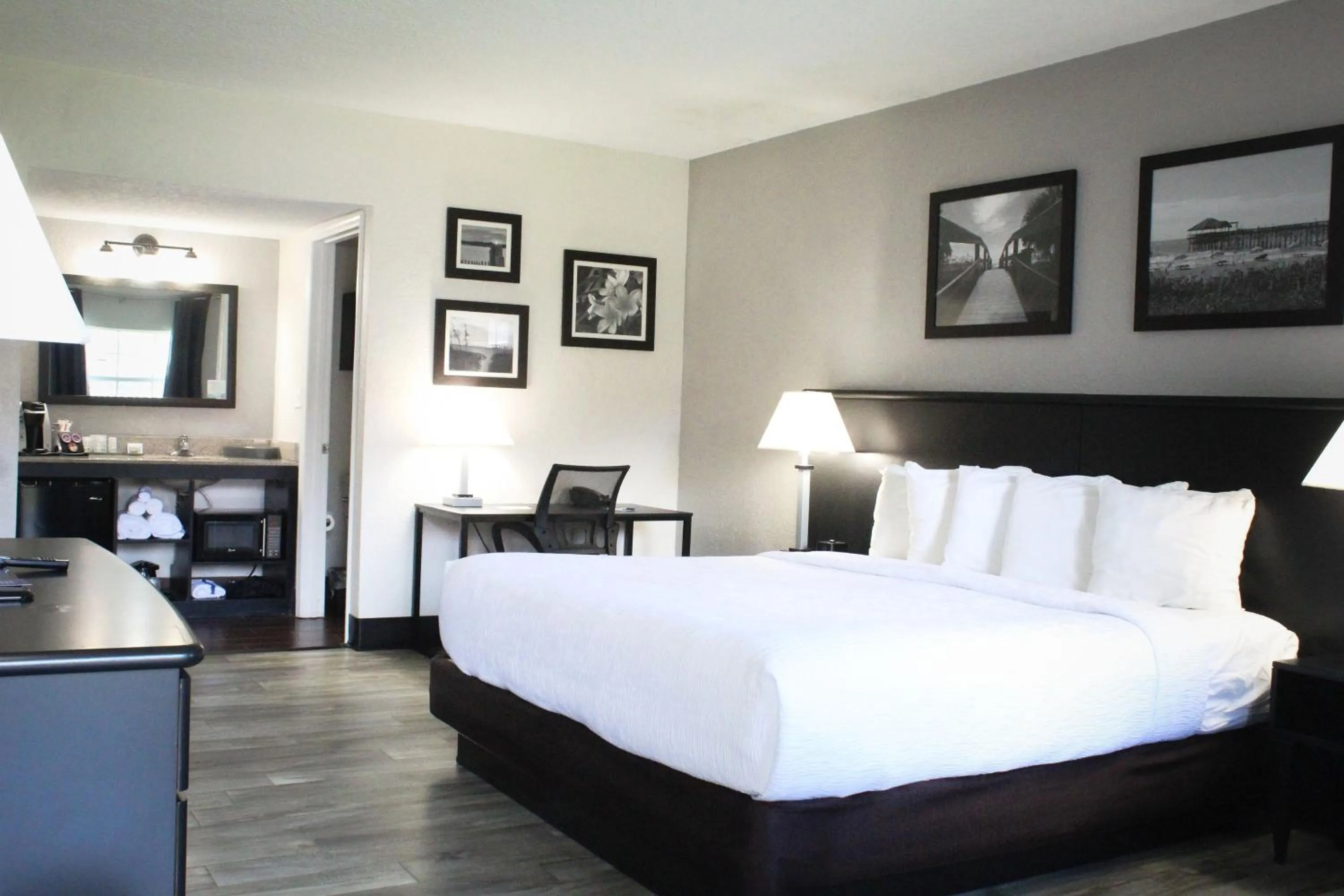 Bed in La Quinta Inn by Wyndham Cocoa Beach-Port Canaveral