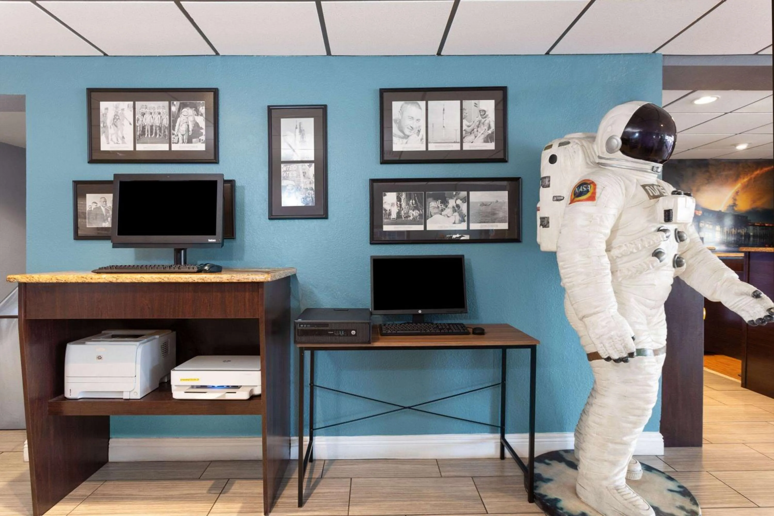 Business facilities in La Quinta Inn by Wyndham Cocoa Beach-Port Canaveral