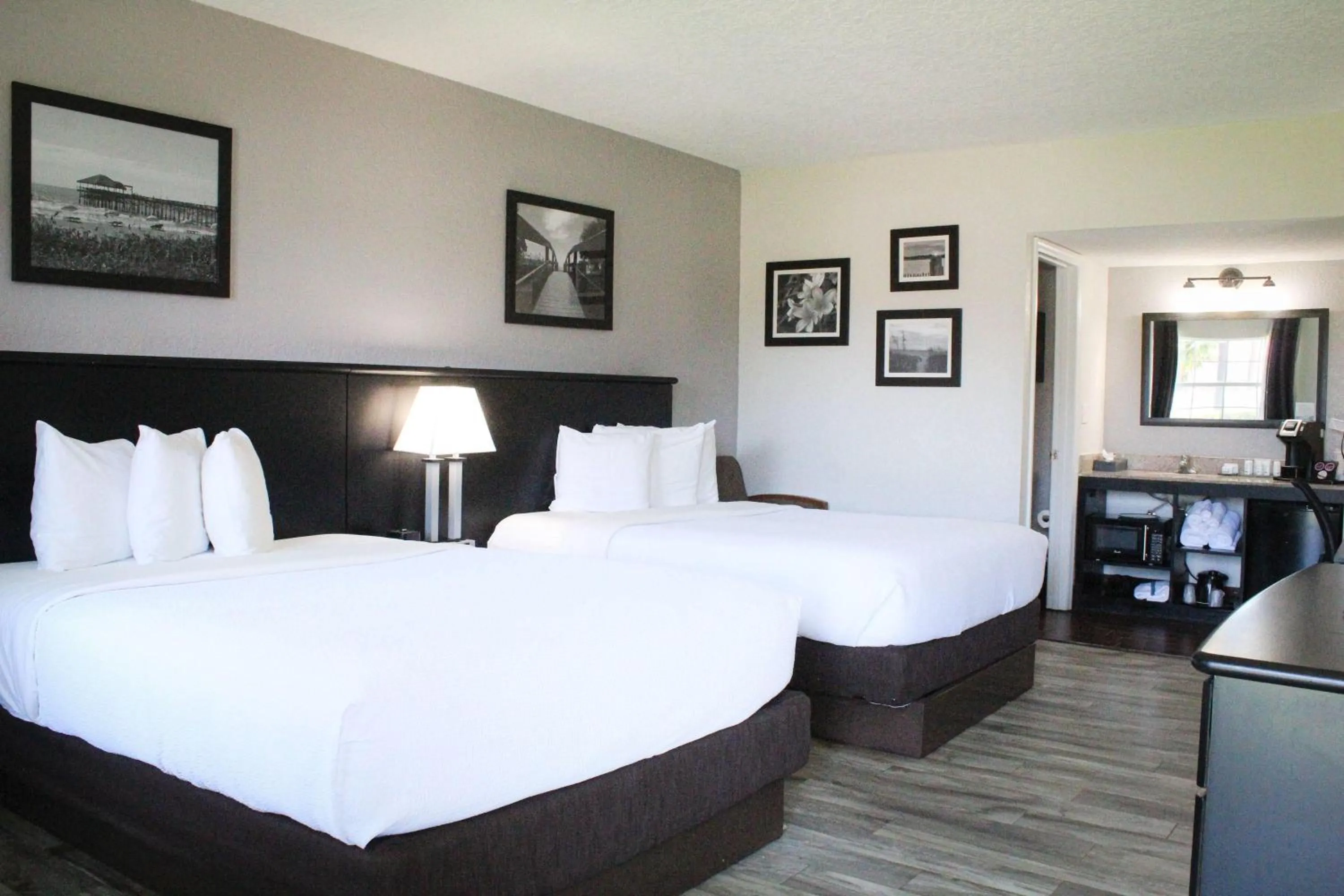 Photo of the whole room, Bed in La Quinta Inn by Wyndham Cocoa Beach-Port Canaveral