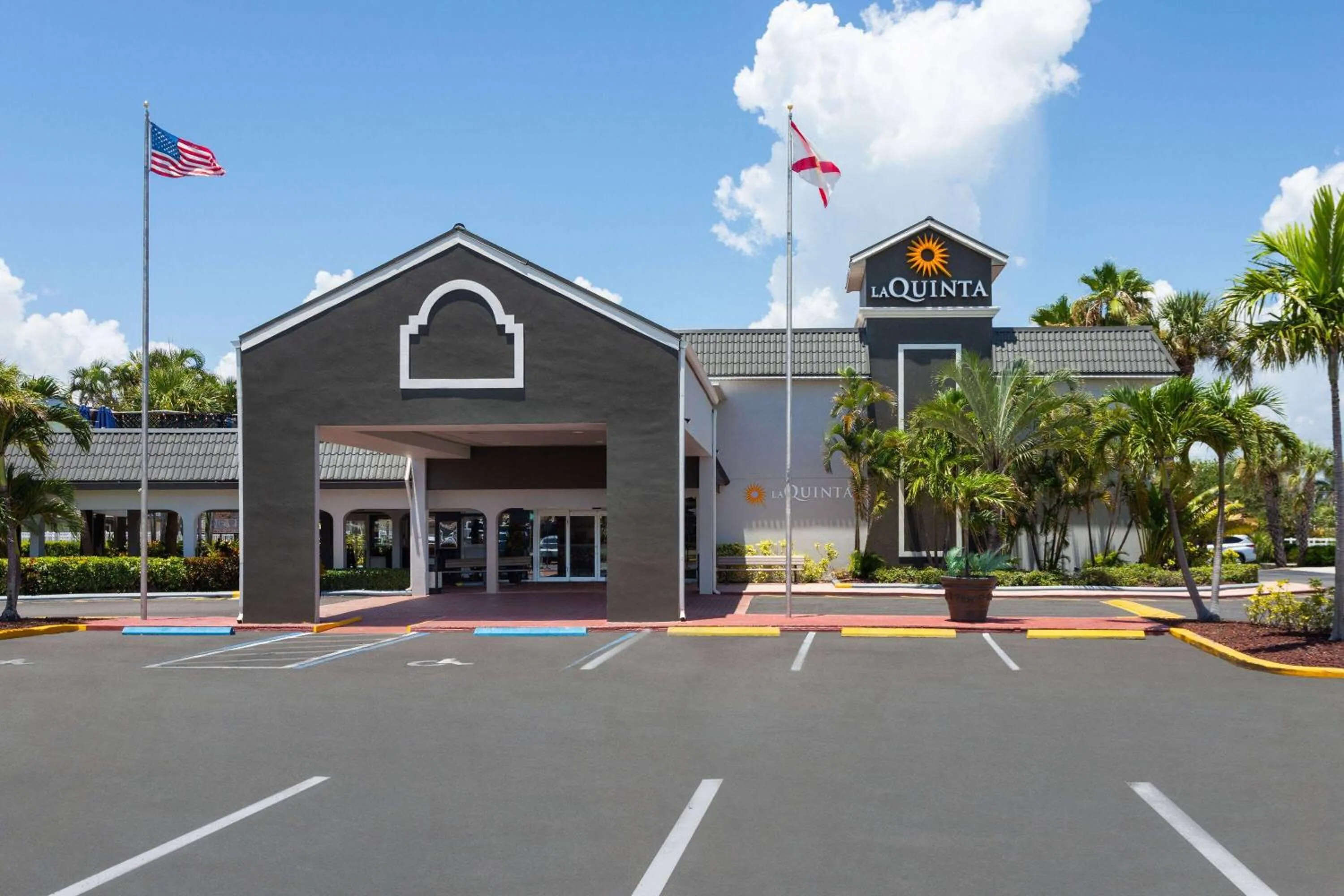 Property building in La Quinta Inn by Wyndham Cocoa Beach-Port Canaveral