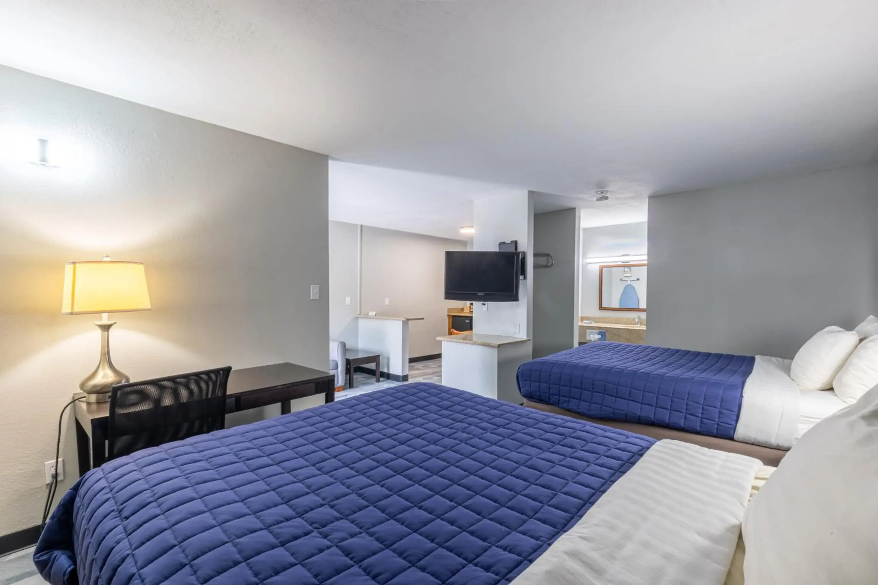 2 Queen Beds with Kitchenette Non-Smoking in Freer Executive inn and Studios 2 Queen Beds with Kitchenette Non-Smoking in Freer Executive inn and Studios