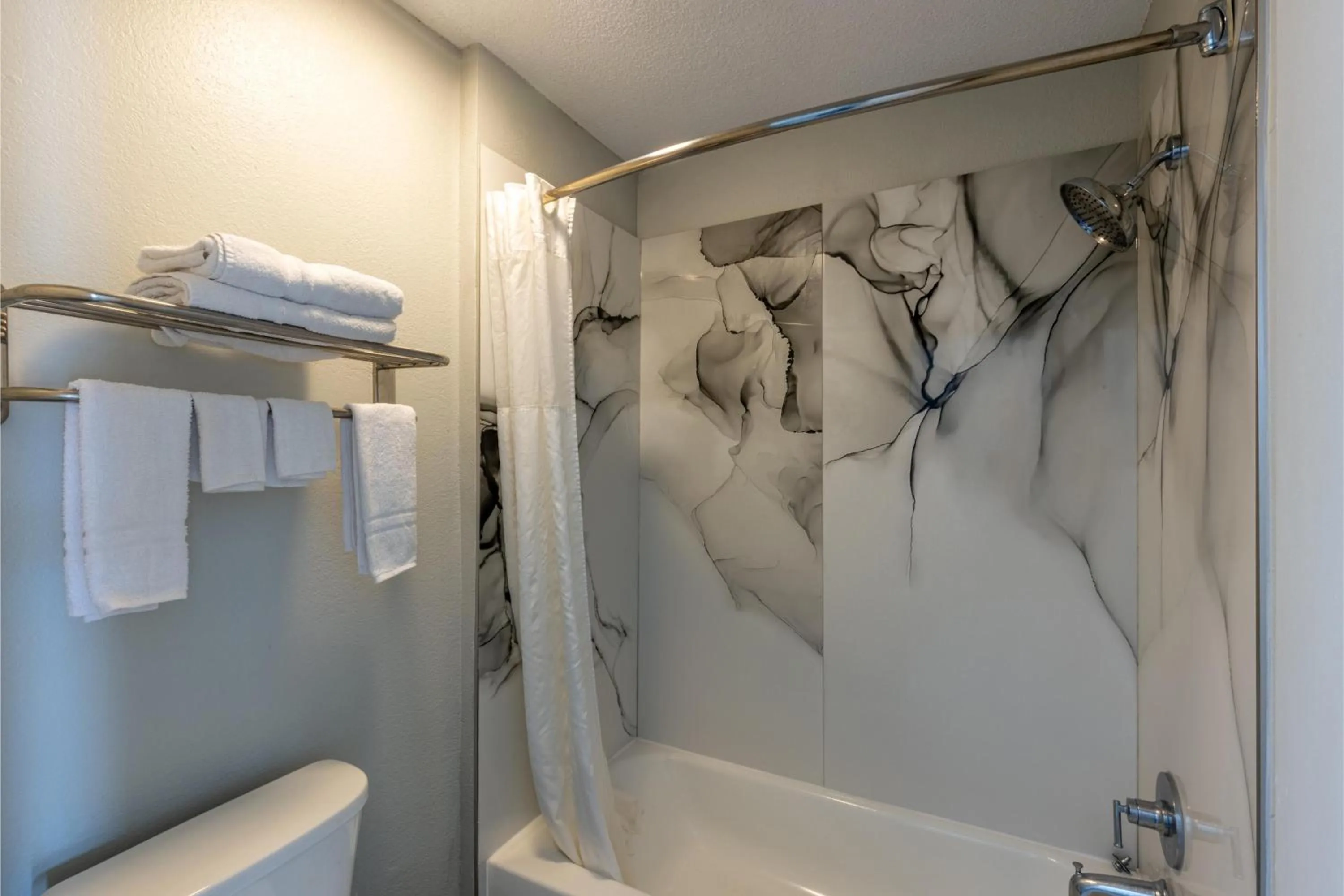 Bathroom in Freer Executive inn and Studios