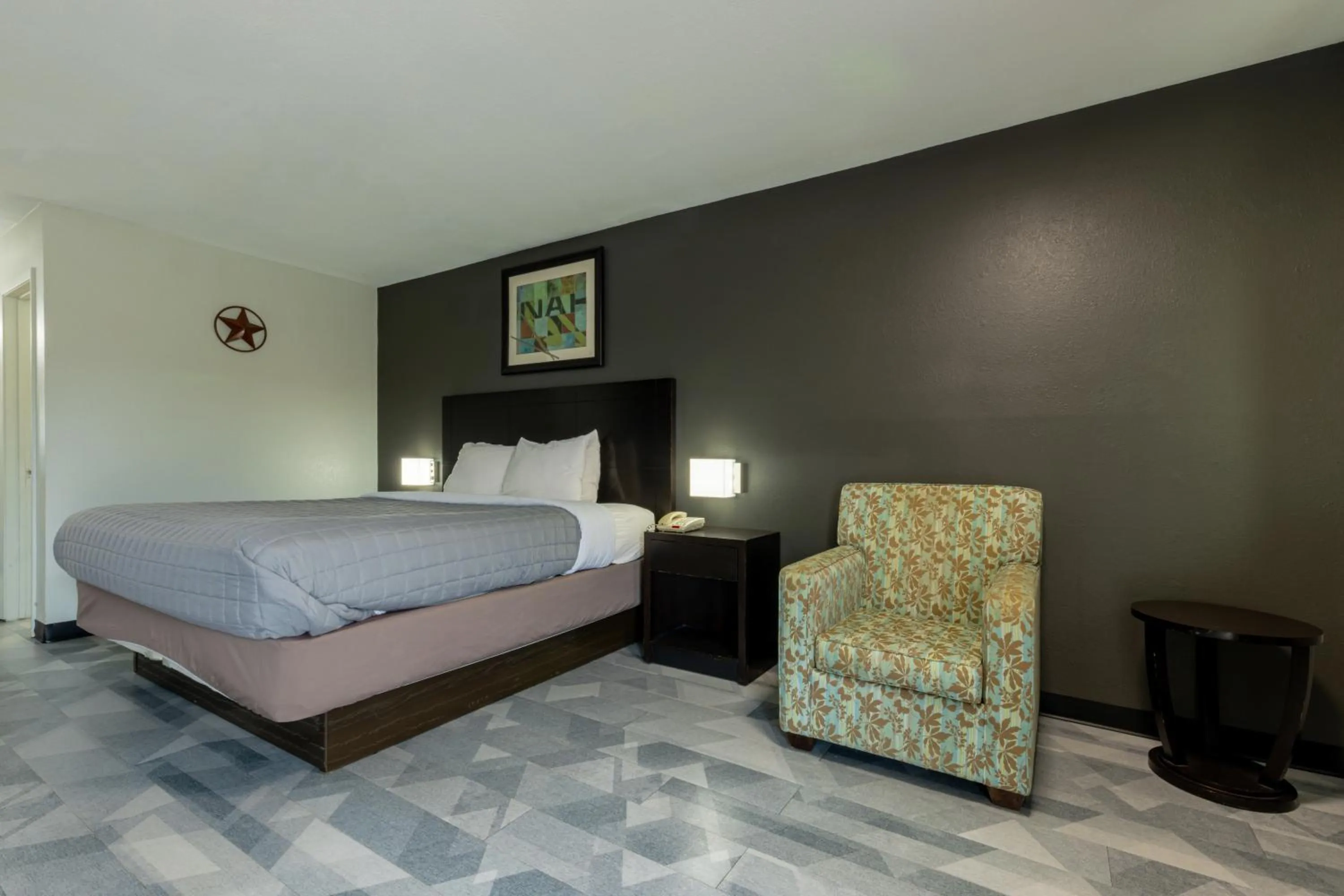 Bedroom, Bed in Freer Executive inn and Studios