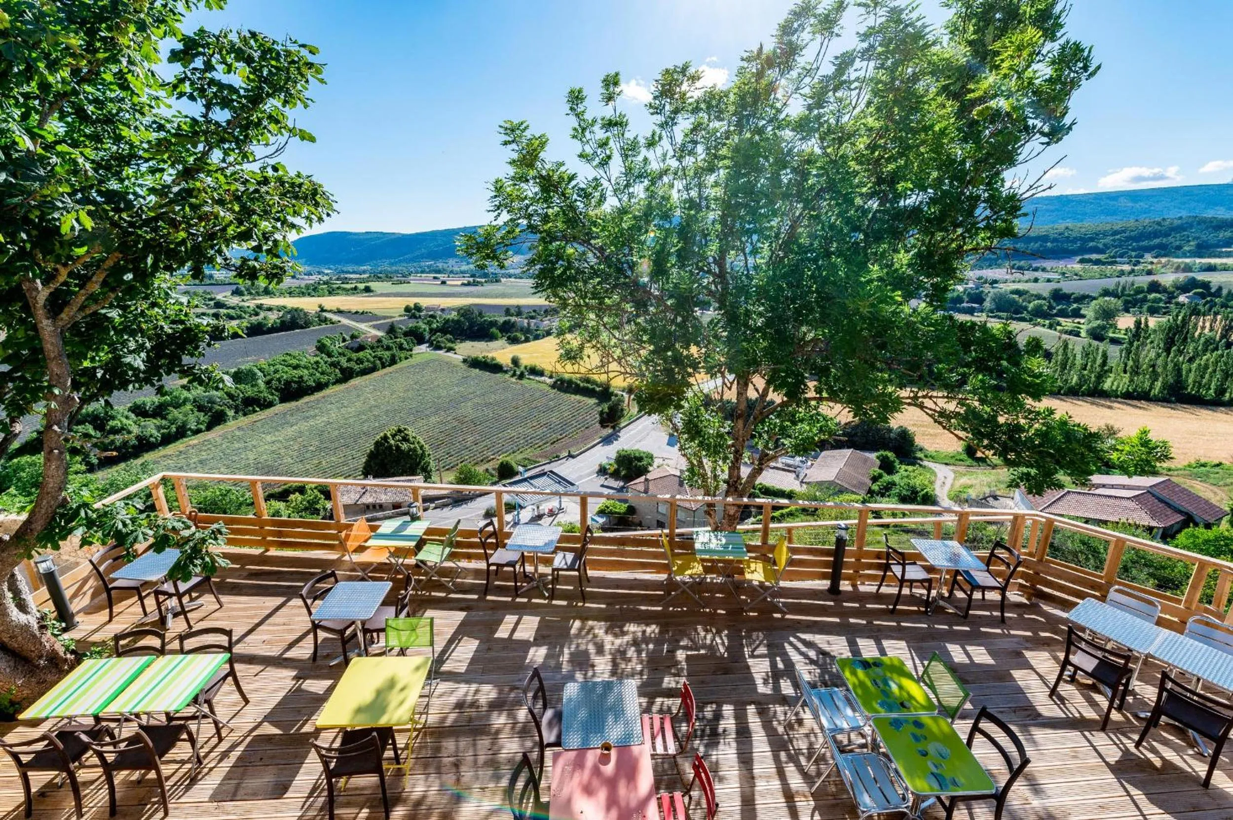 Patio in Le Nesk Ventoux - Hotel