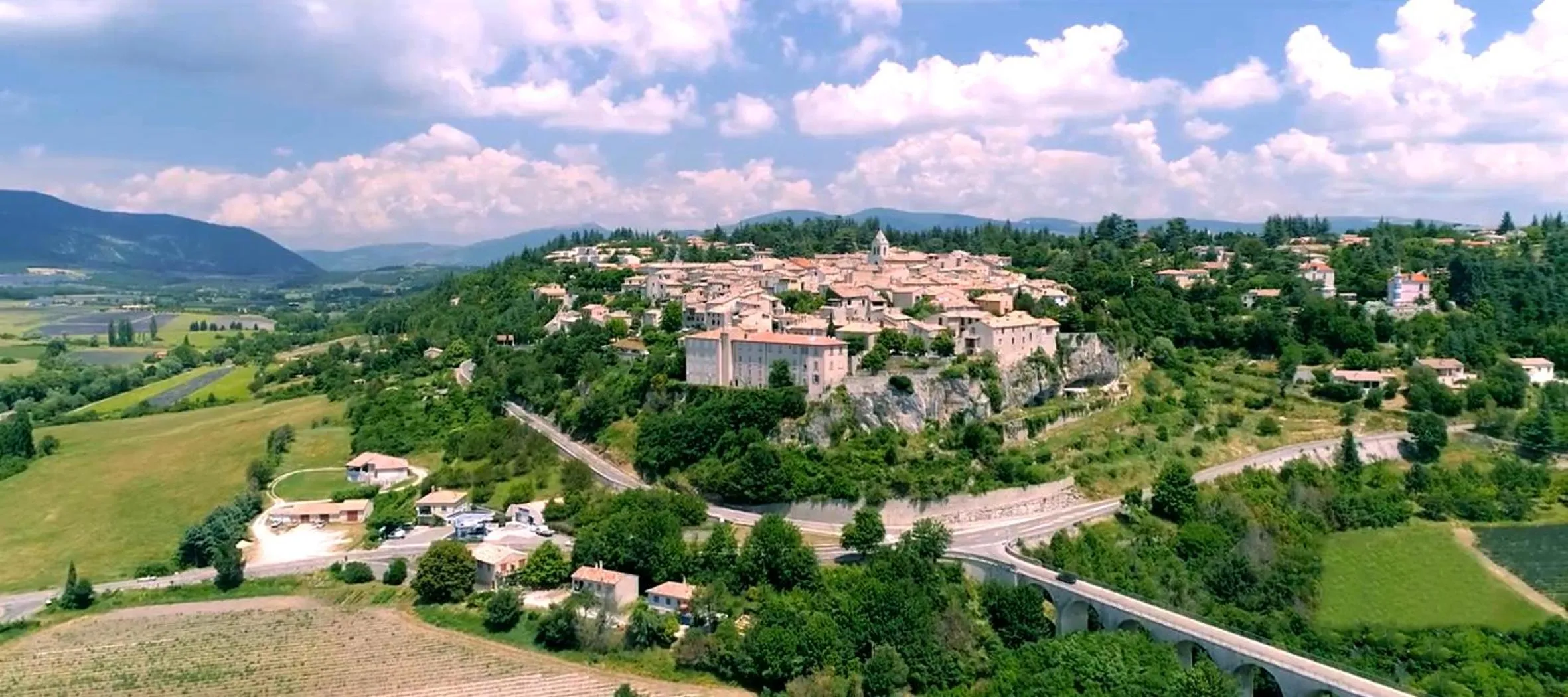 Neighbourhood in Le Nesk Ventoux - Hotel