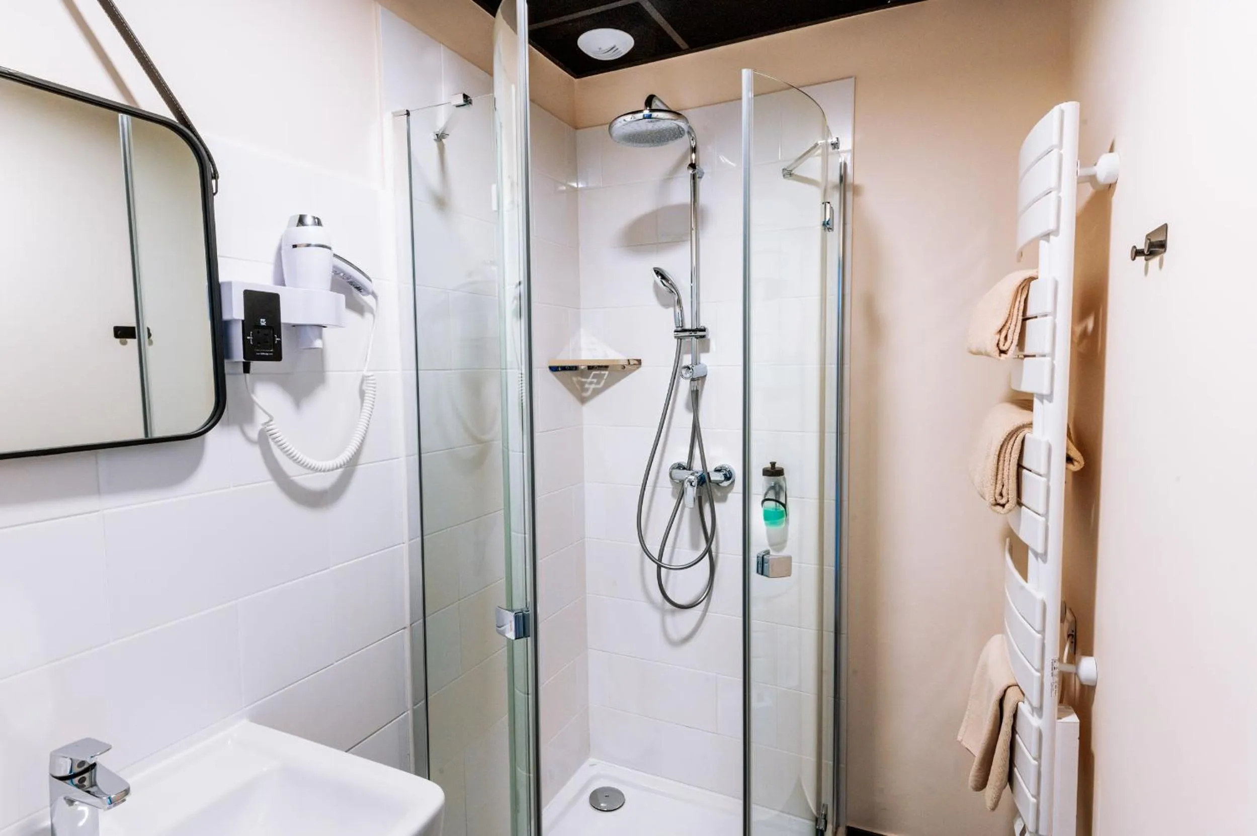 Bathroom in Le Nesk Ventoux - Hotel