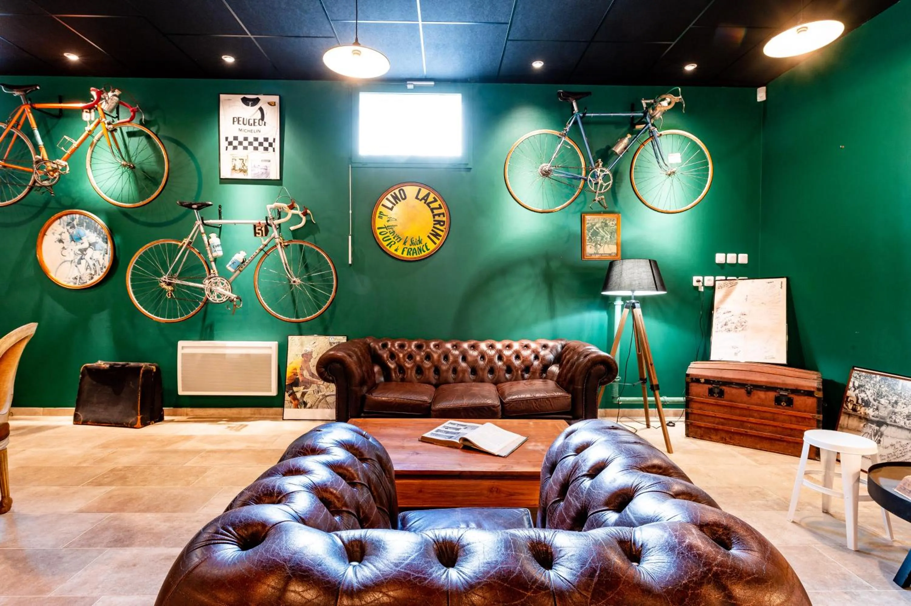 Communal lounge/ TV room in Le Nesk Ventoux - Hotel