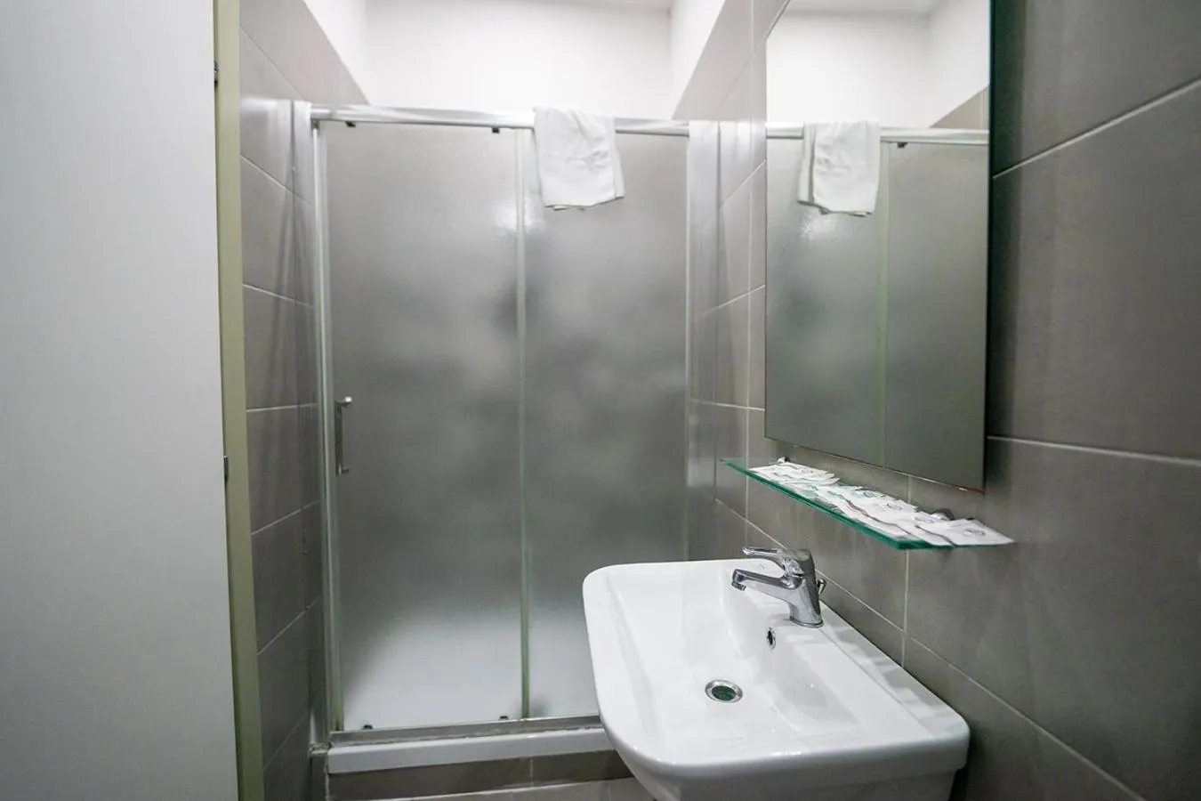 Shower in Royal House Napoli Centro, by ClaPa Group