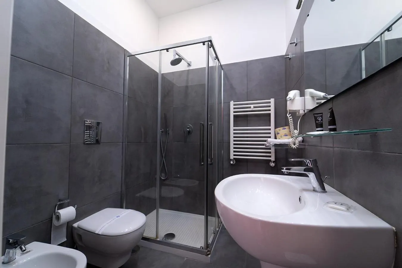 Bathroom in Royal House Napoli Centro, by ClaPa Group