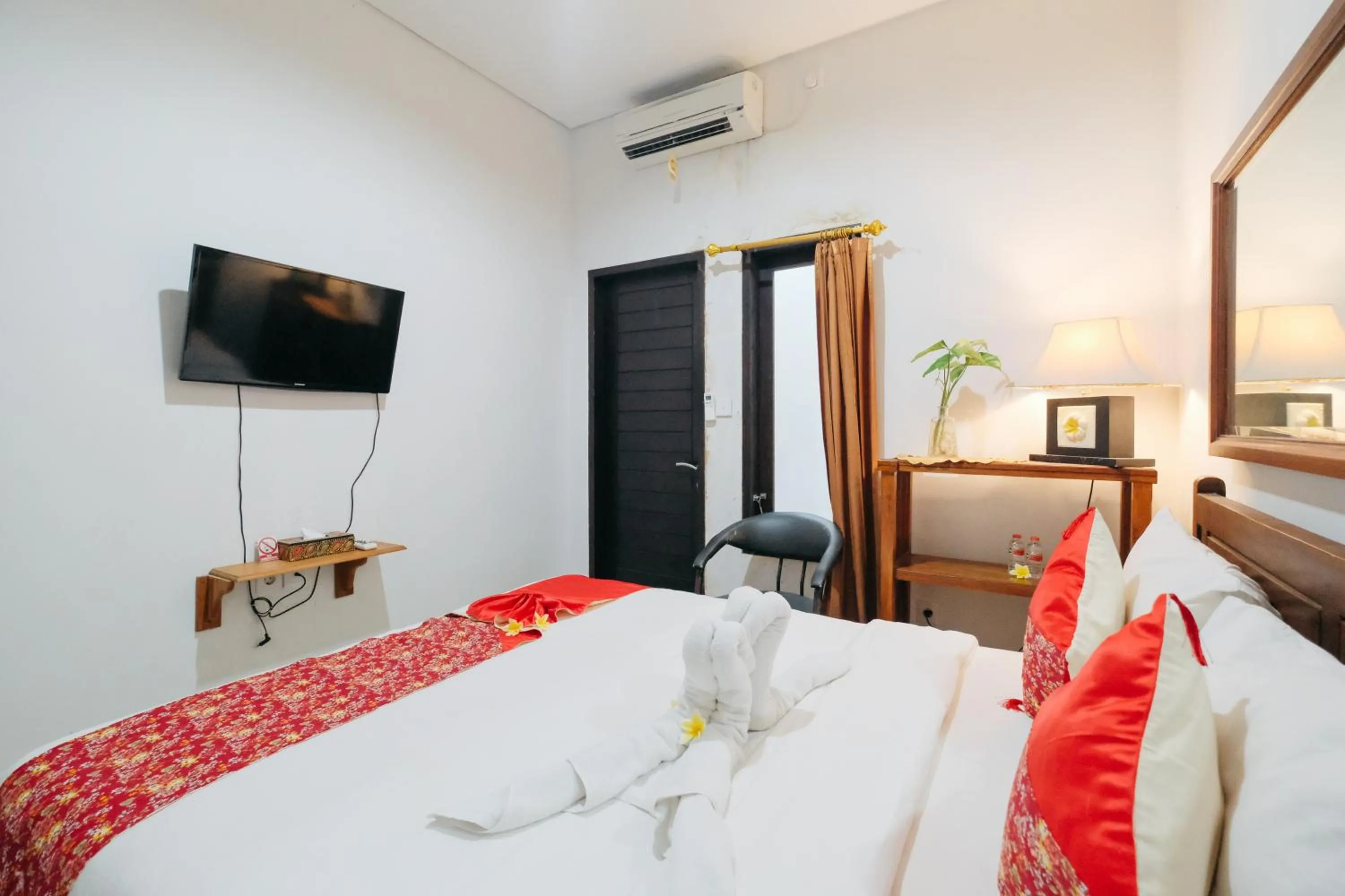 TV and multimedia, Bed in D' Tamblingan Guesthouse Jimbaran RedPartner