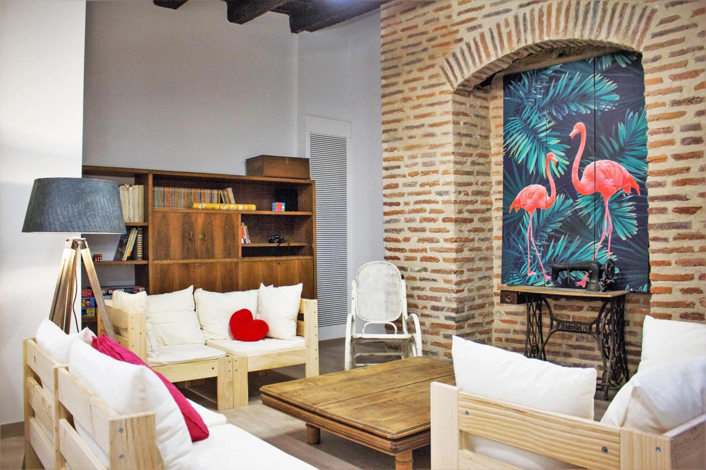 Communal lounge/ TV room in Quartier Leon Hostel Jabalquinto