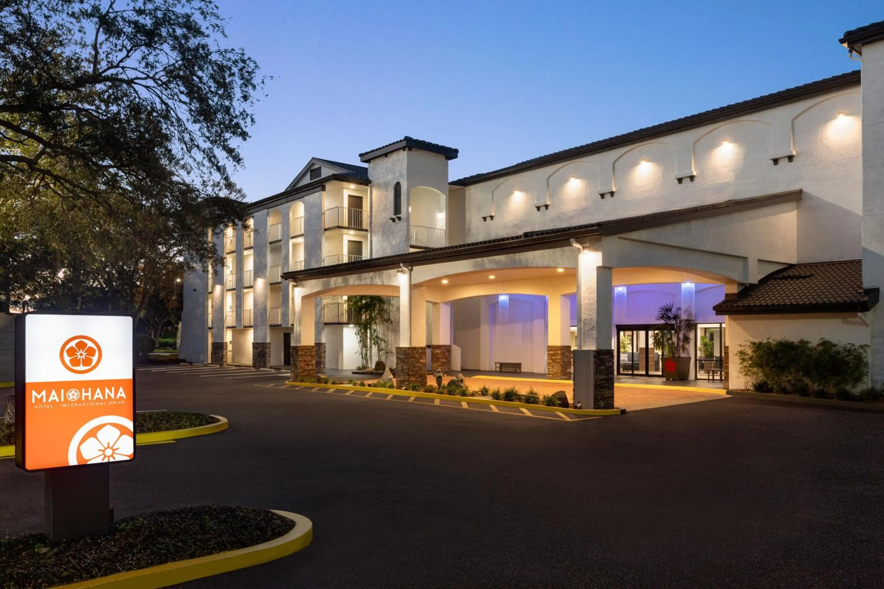 Property building in Mai Hana Hotel- Intl Drive, Trademark Collection by Wyndham