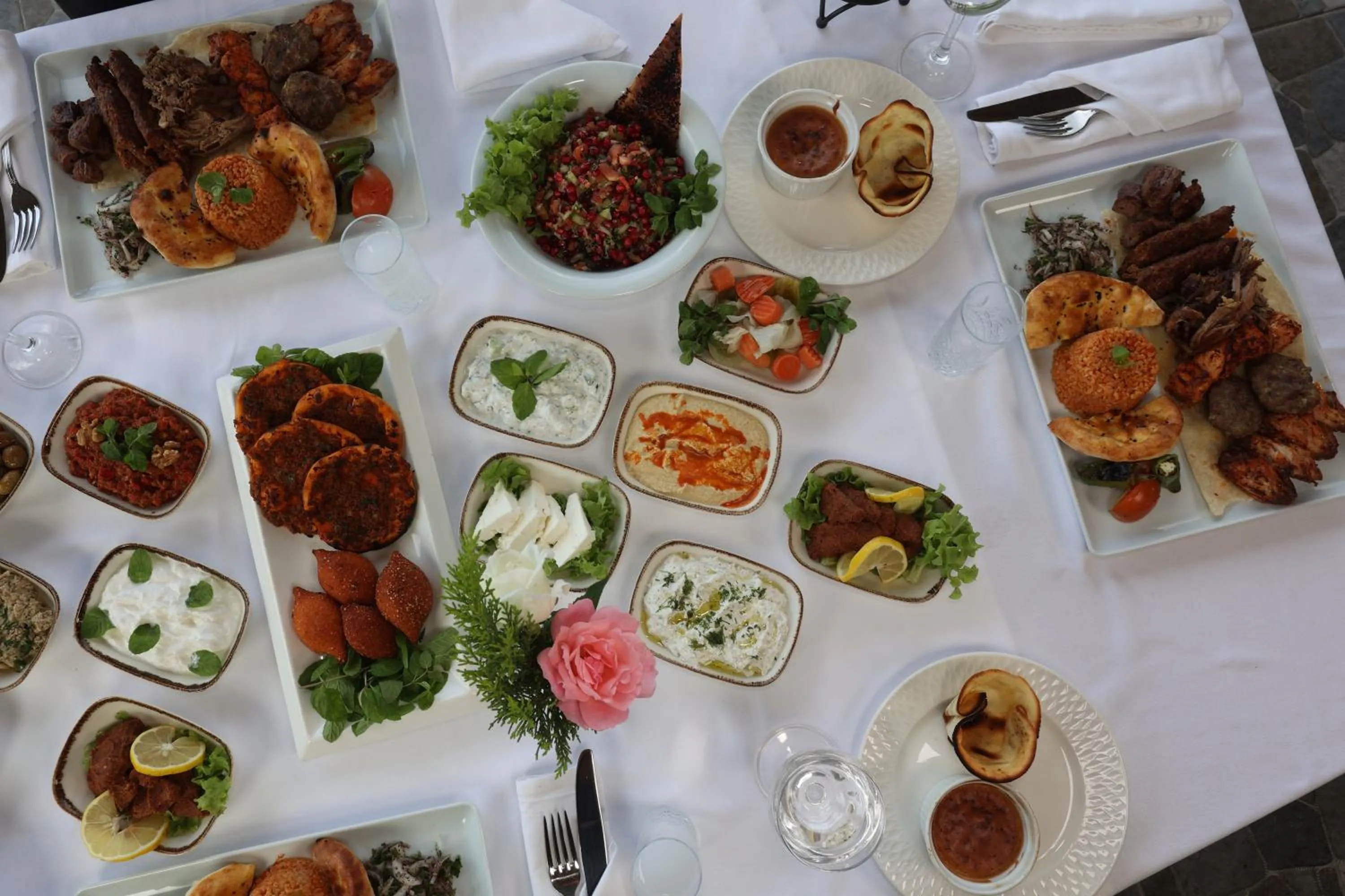 Food and drinks in Riverside Garden Resort