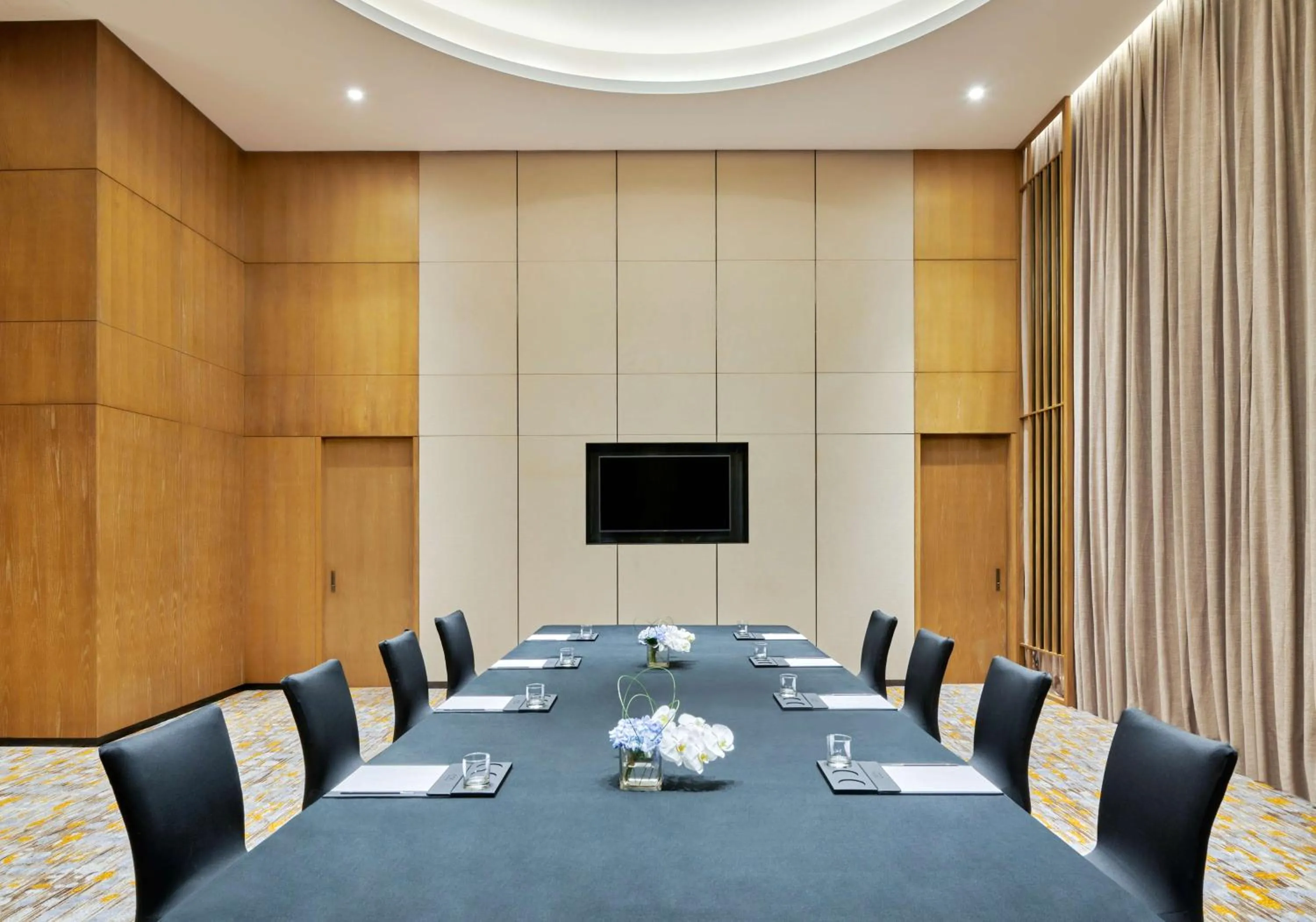 Meeting/conference room in Lushan West Sea Resort, Curio Collection by Hilton