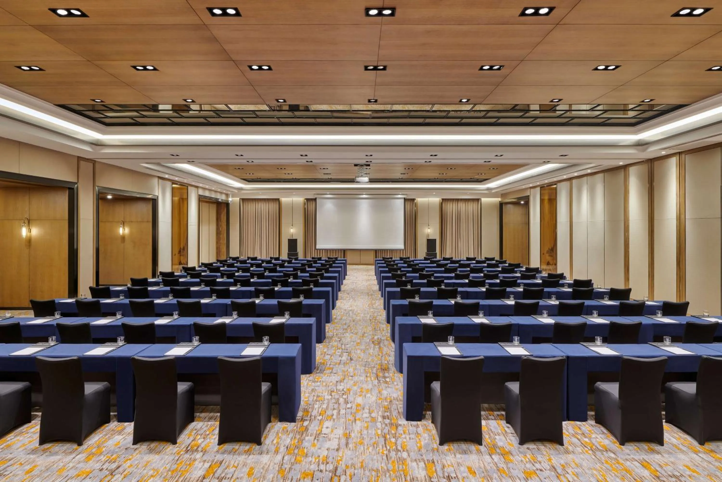 Meeting/conference room in Lushan West Sea Resort, Curio Collection by Hilton