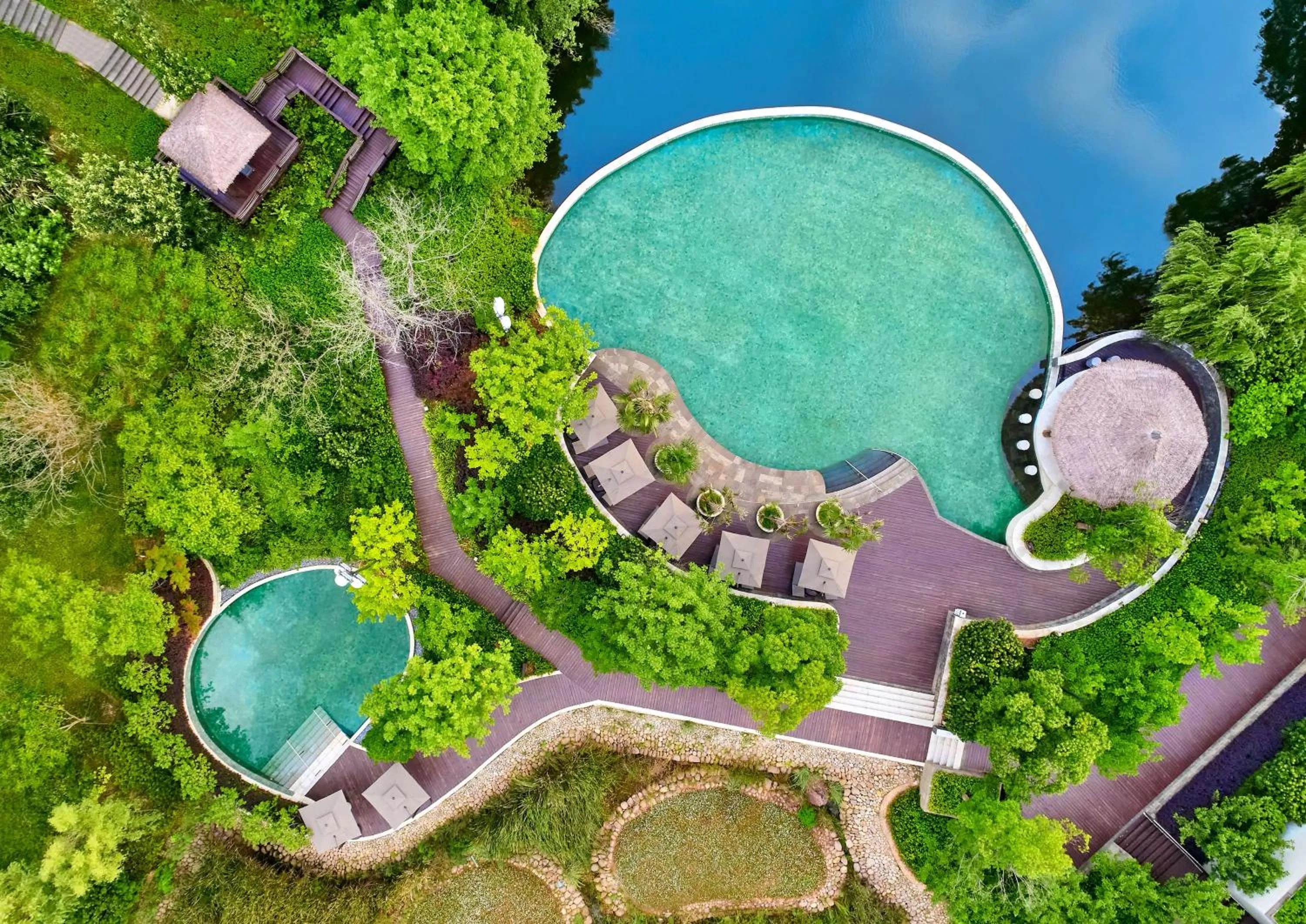 Garden in Lushan West Sea Resort, Curio Collection by Hilton