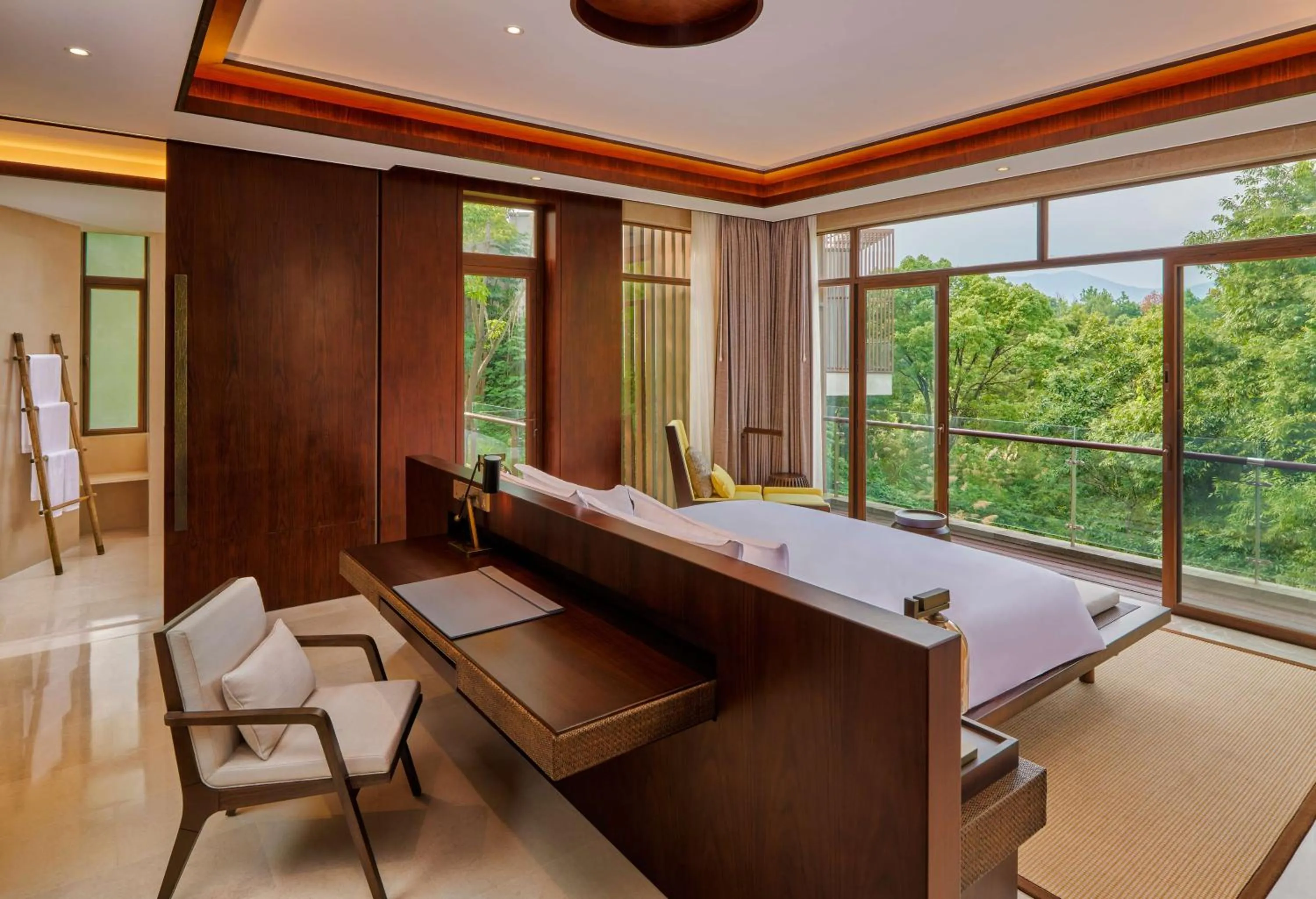 Bedroom in Lushan West Sea Resort, Curio Collection by Hilton