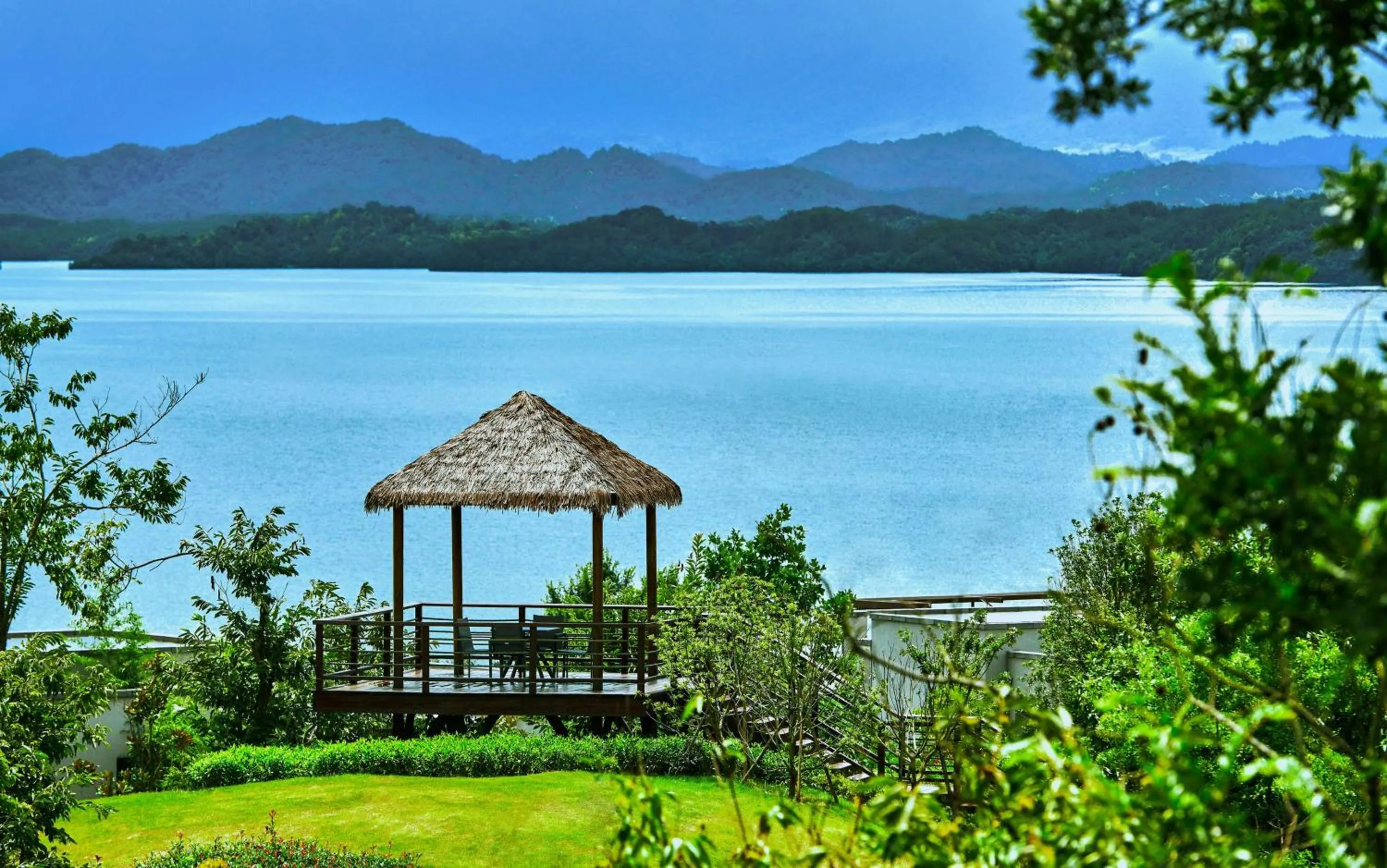 Garden in Lushan West Sea Resort, Curio Collection by Hilton
